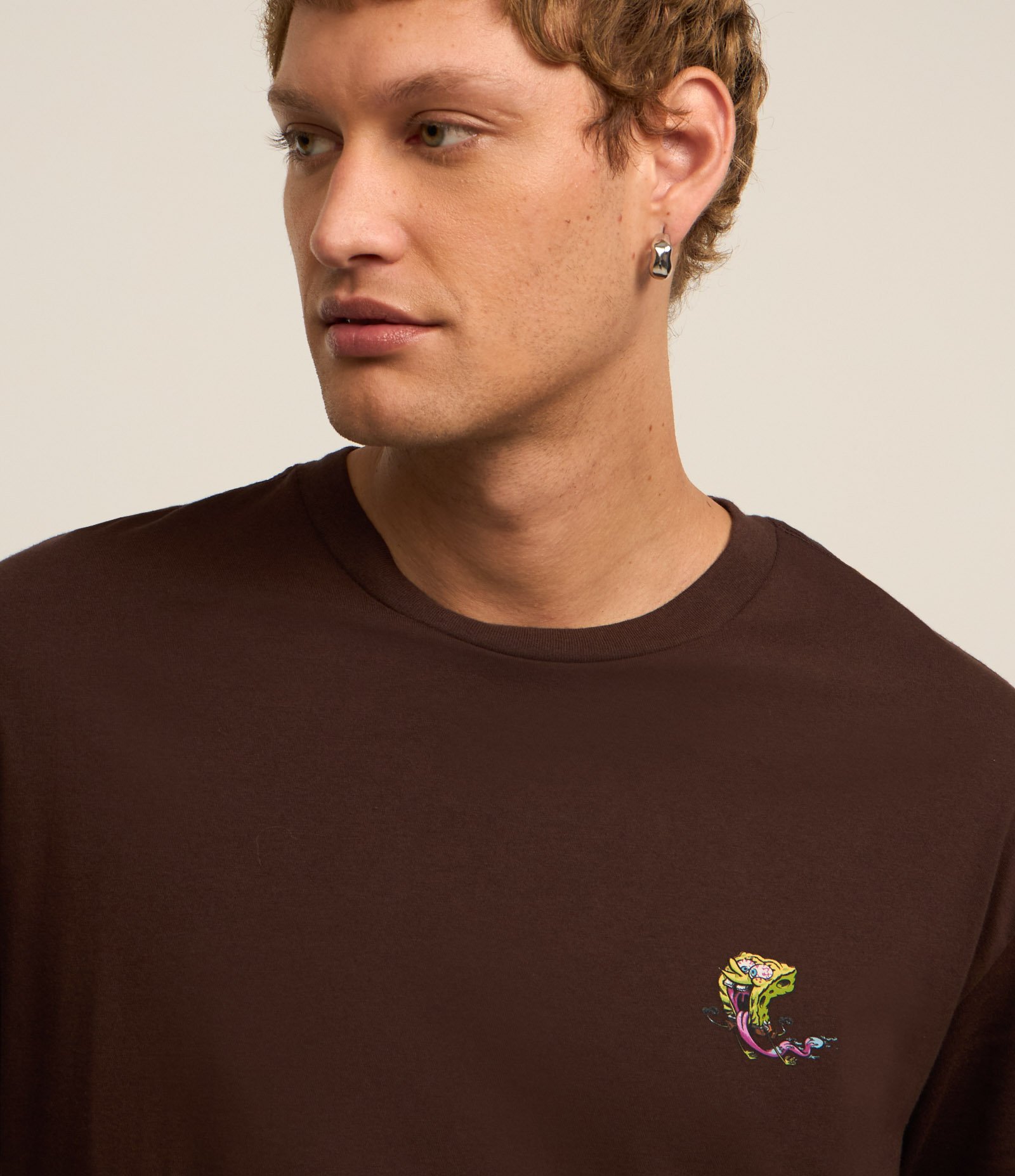 Camiseta Relaxed em Algodão com Estampa Bob Esponja Marrom 4