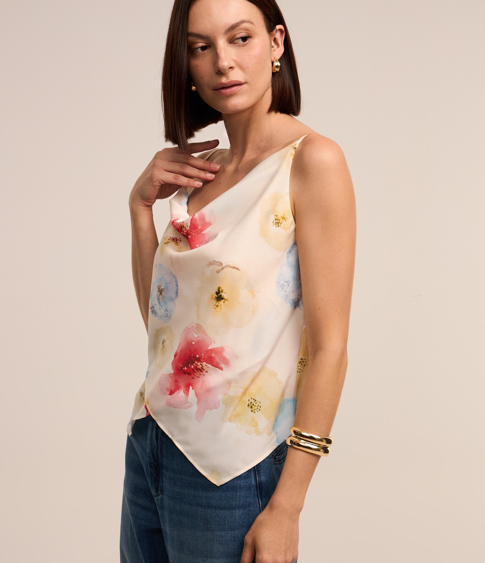 Blusa de Alcinha Acetinada com Estampada Floral e Barra Assimétrica Branco 3