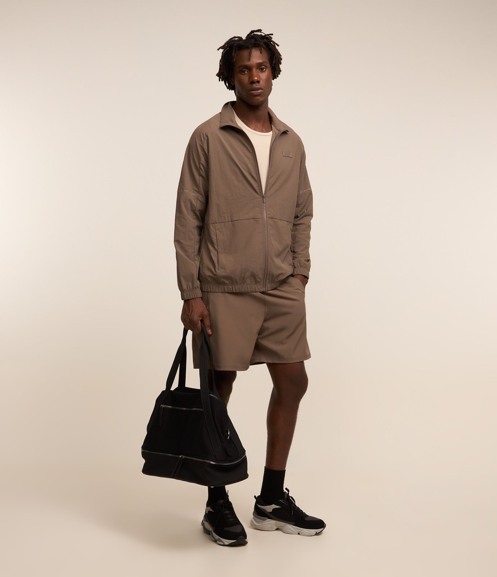 Bermuda Esportiva com Laser Cut e Bolsos com Zíper 1