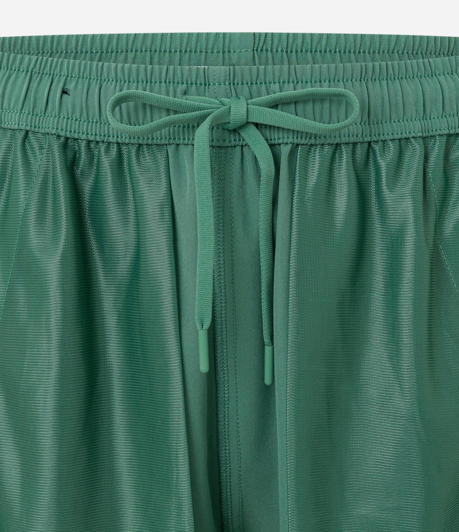 Bermuda Esportiva com Laser Cut e Bolsos com Zíper 8