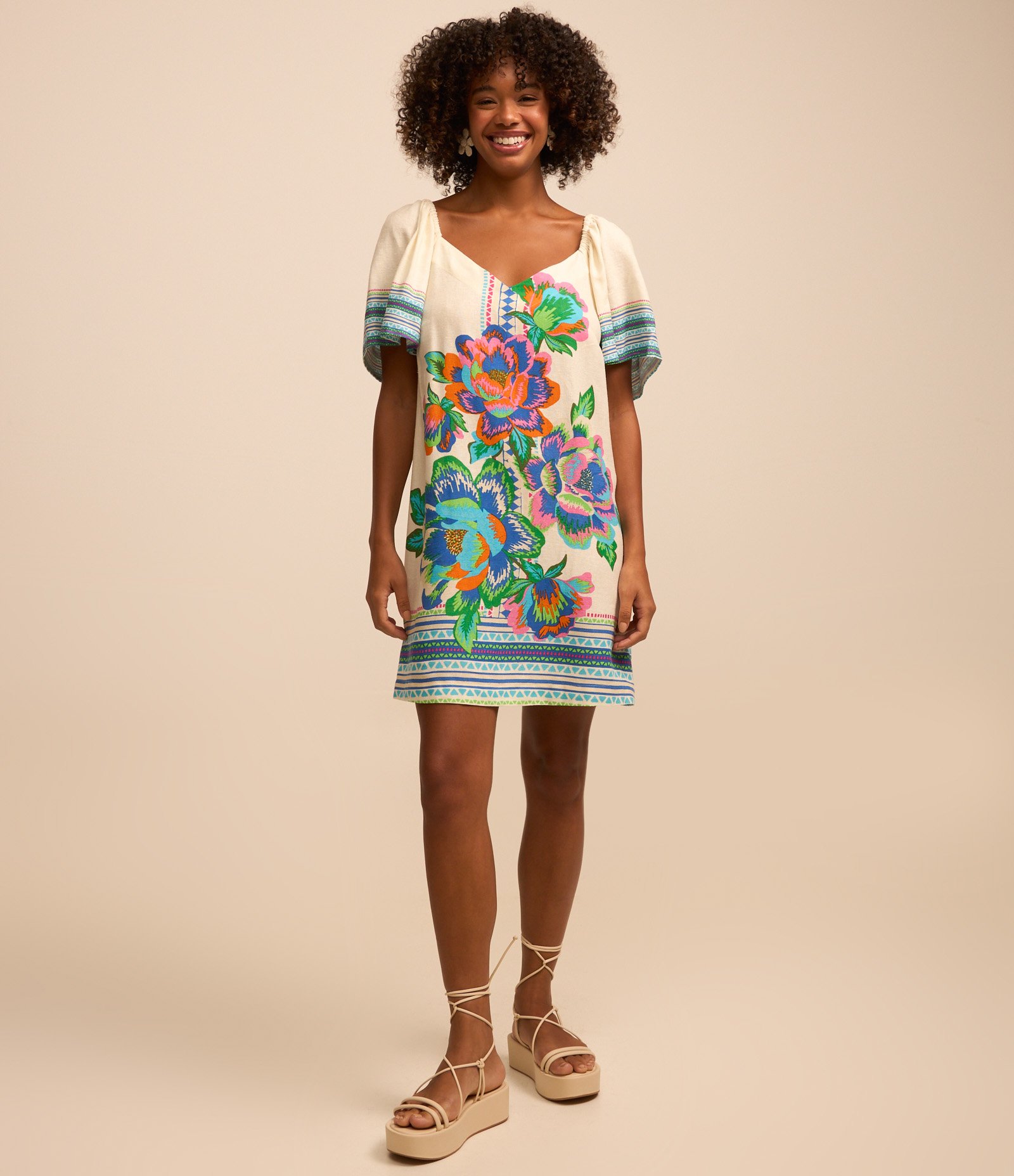 Vestido Curto em Viscose e Linho com Estampa Floral Étnica Multicores 2