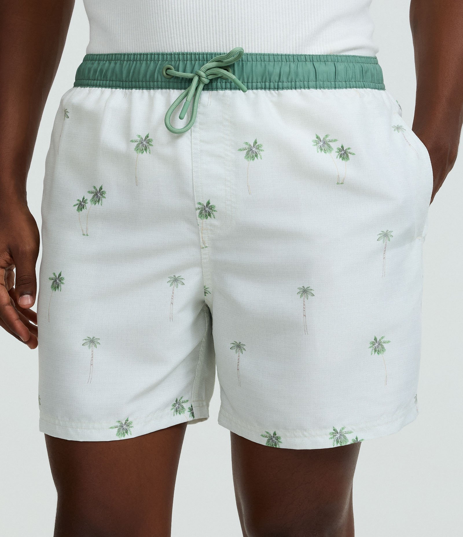 Bermuda de Praia em Microfibra com Estampa de Coqueiros Branco 2