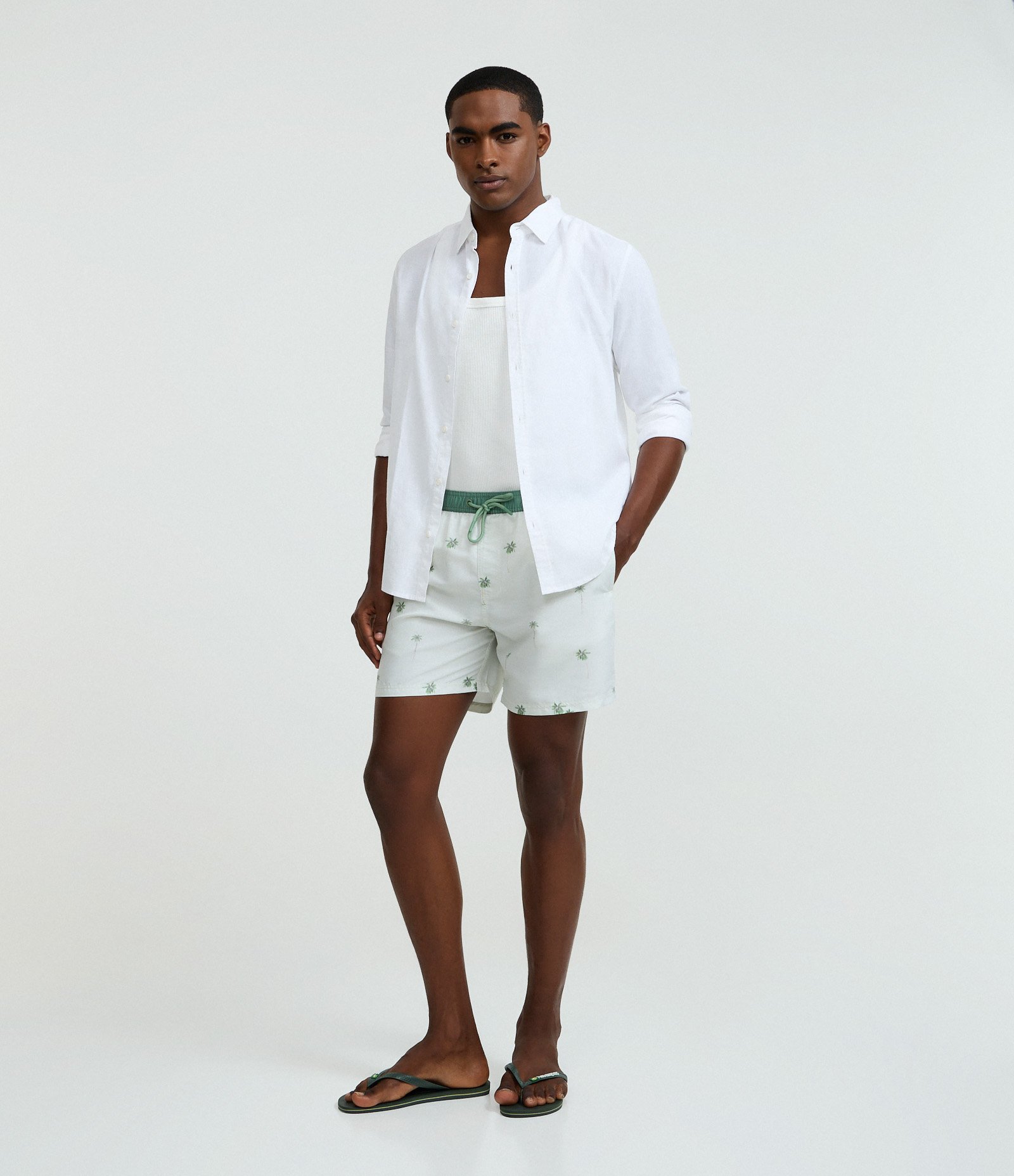 Bermuda de Praia em Microfibra com Estampa de Coqueiros Branco 5