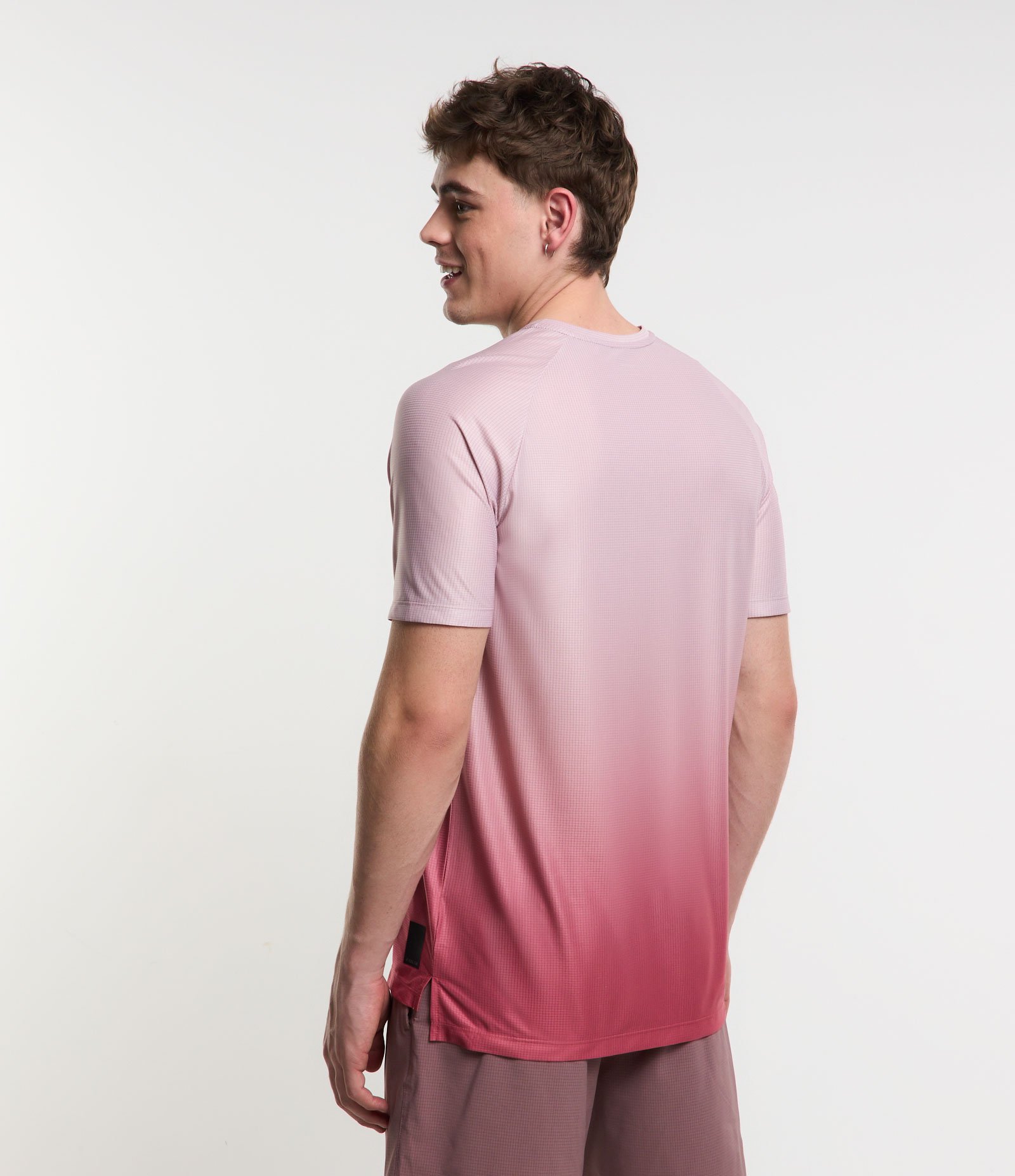 Camiseta Esportiva em Tecnologia Dry Degrade Rosa 3