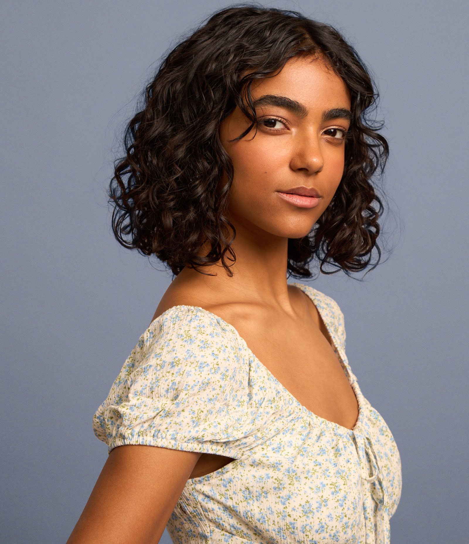 Blusa em Viscose Floral Liberty com Amarração e Abertura Frontal Branco 5