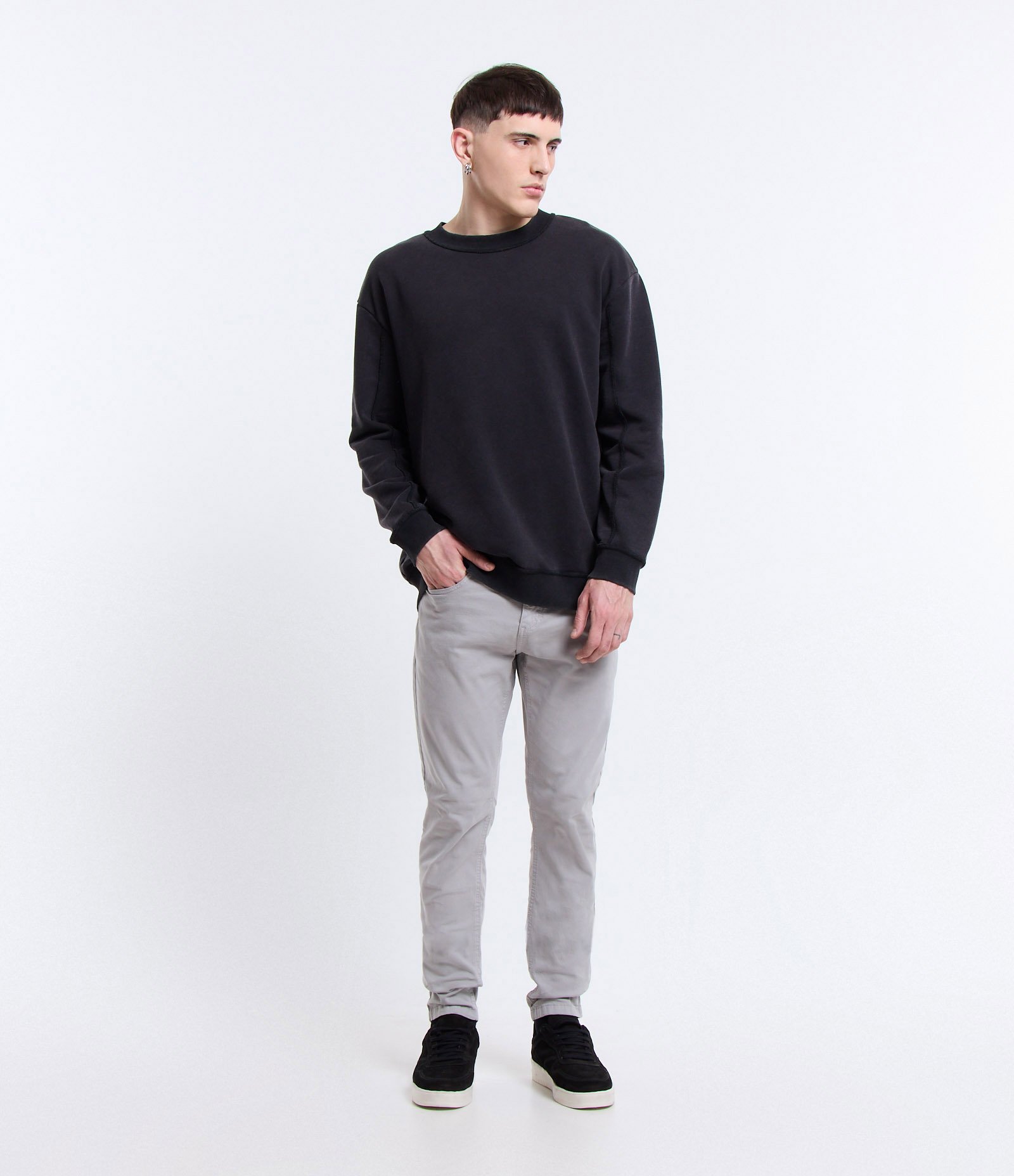 Calça Skinny Básica em Sarja com Elastano e Bolsos Cinza 1