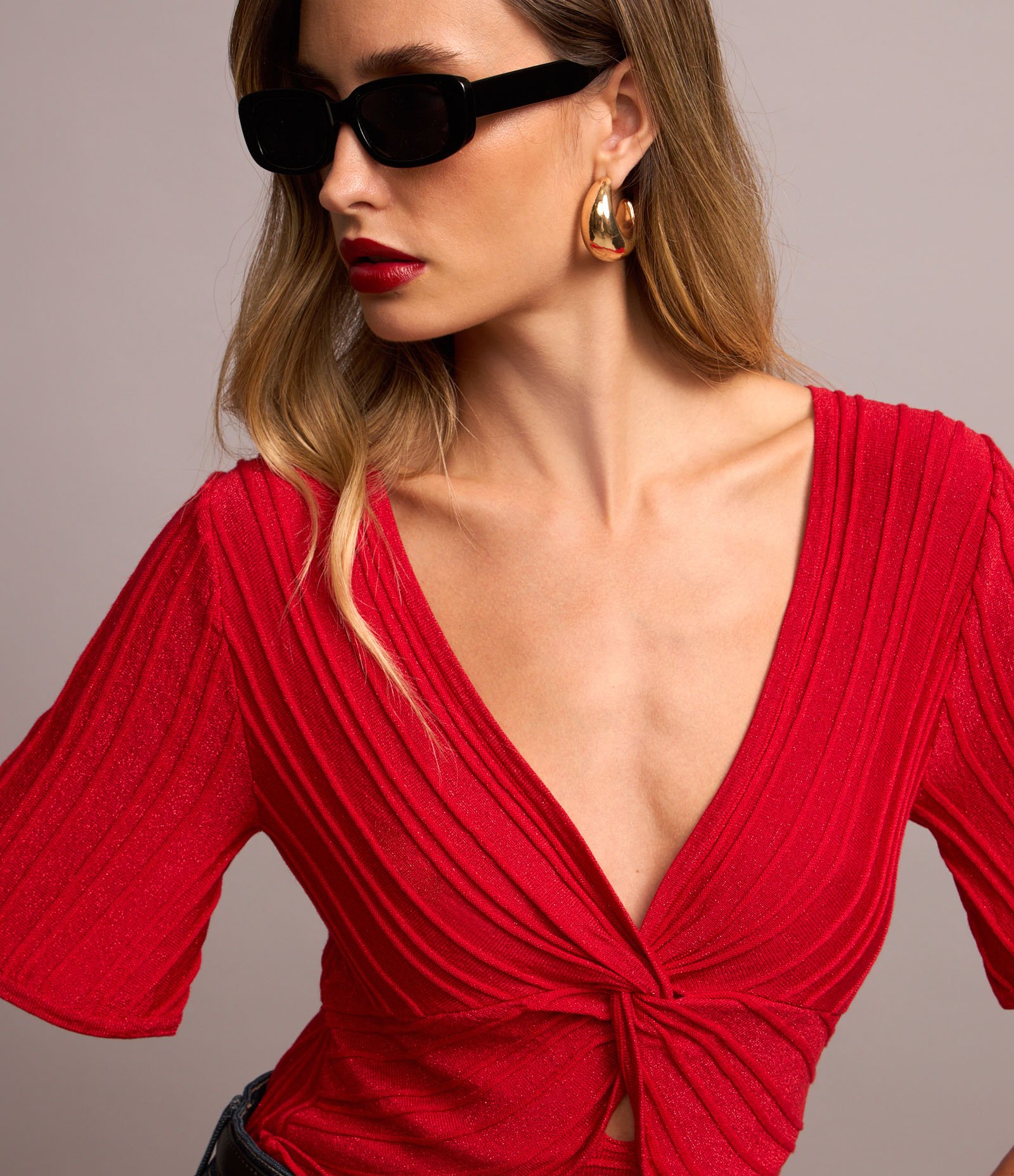 Blusa em Tricô com Fio Metalizado e Busto Torcido Vermelho 2