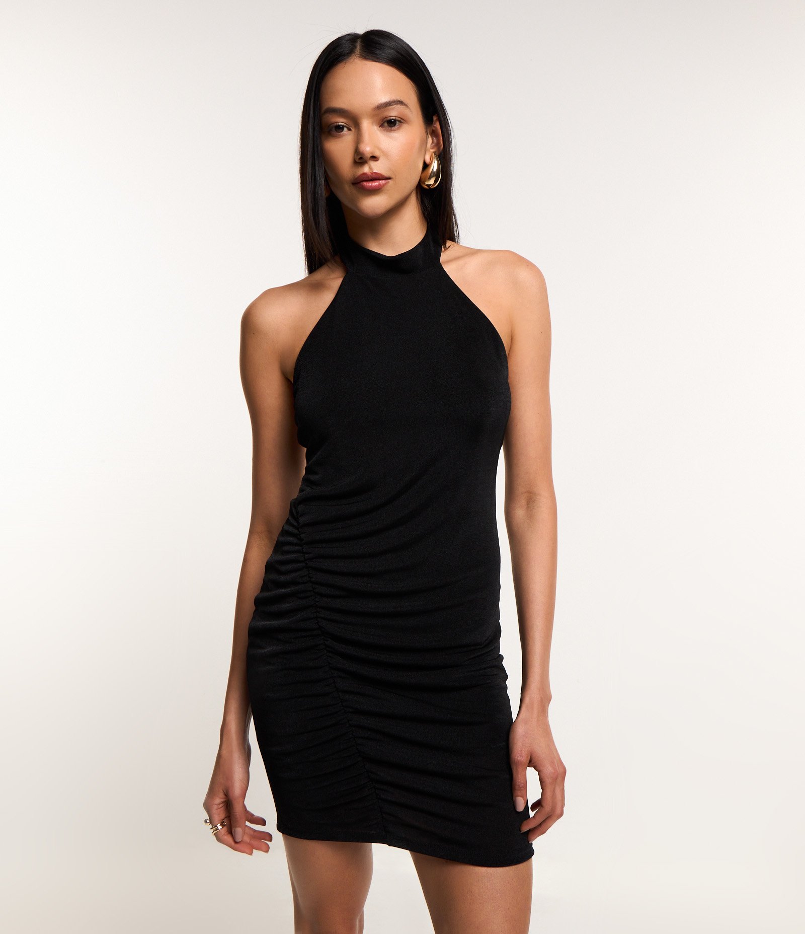 Vestido Curto com Decote Halter e Franzido Lateral Preto 1