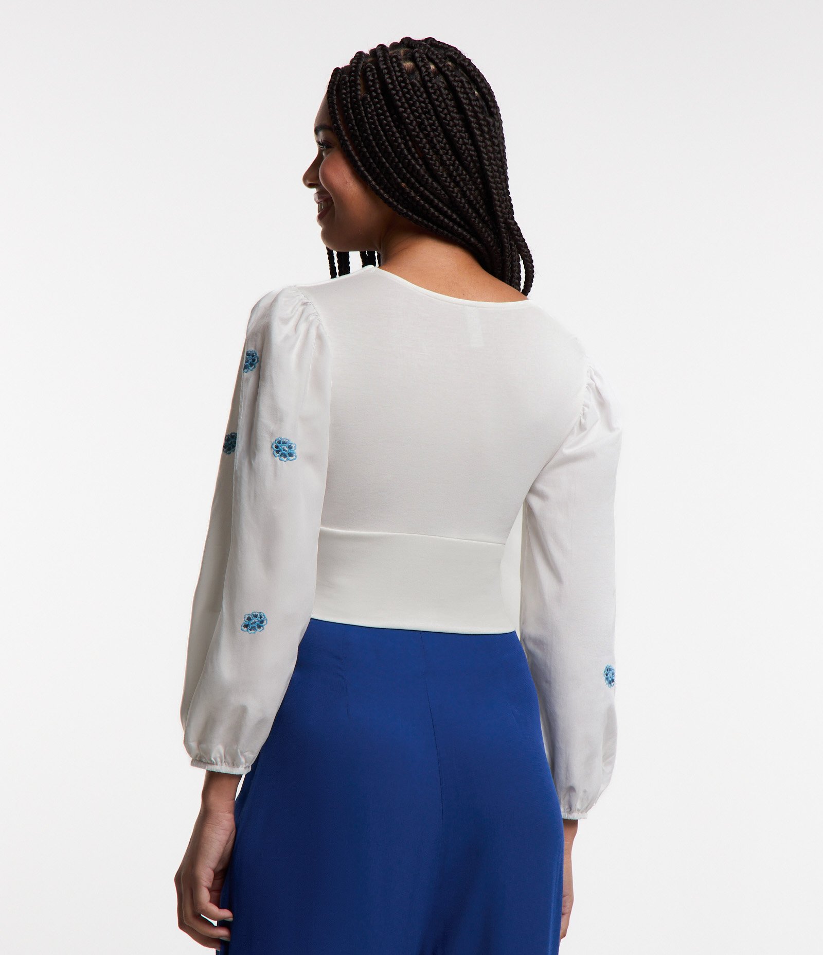 Blusa Cropped Transpassado com Bordados nas Mangas Off White 3