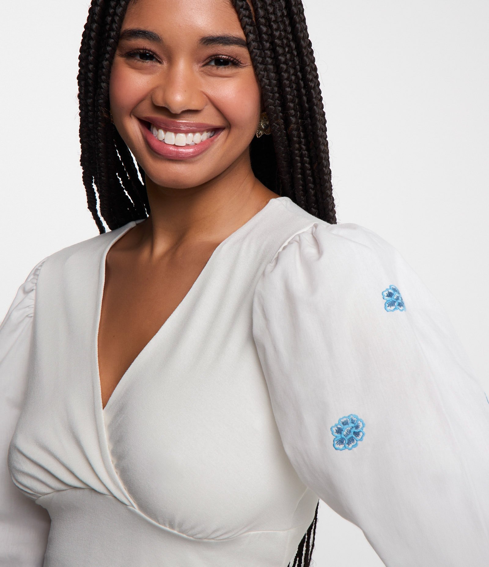 Blusa Cropped Transpassado com Bordados nas Mangas Off White 4