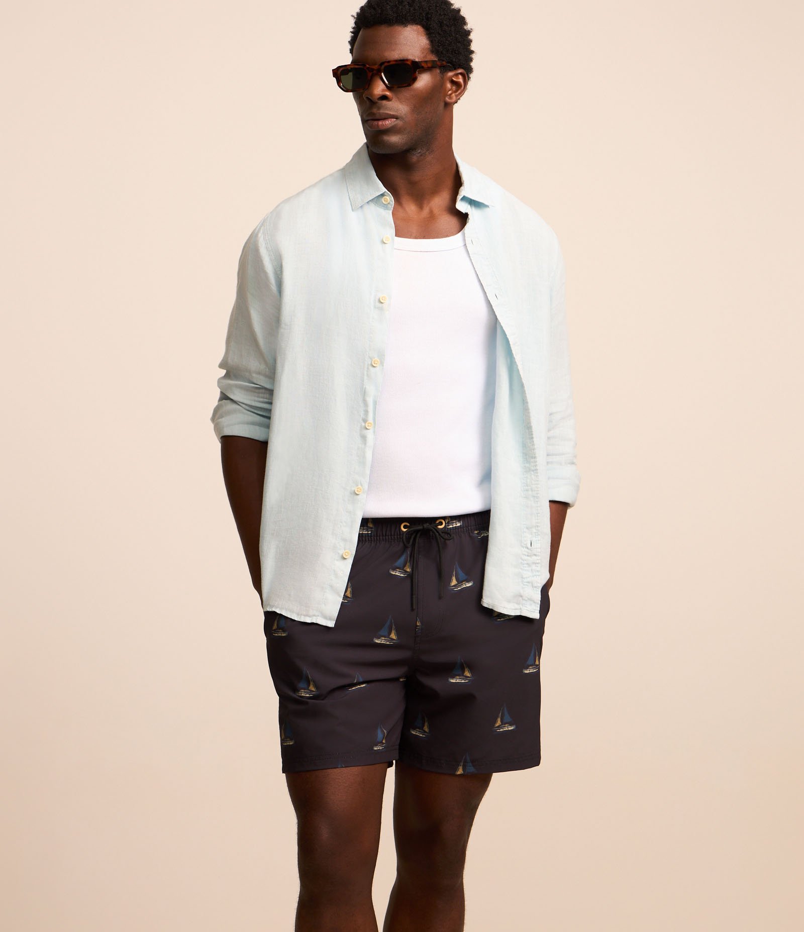 Bermuda em Microfibra com Estampa de Mini Barcos Preto 2