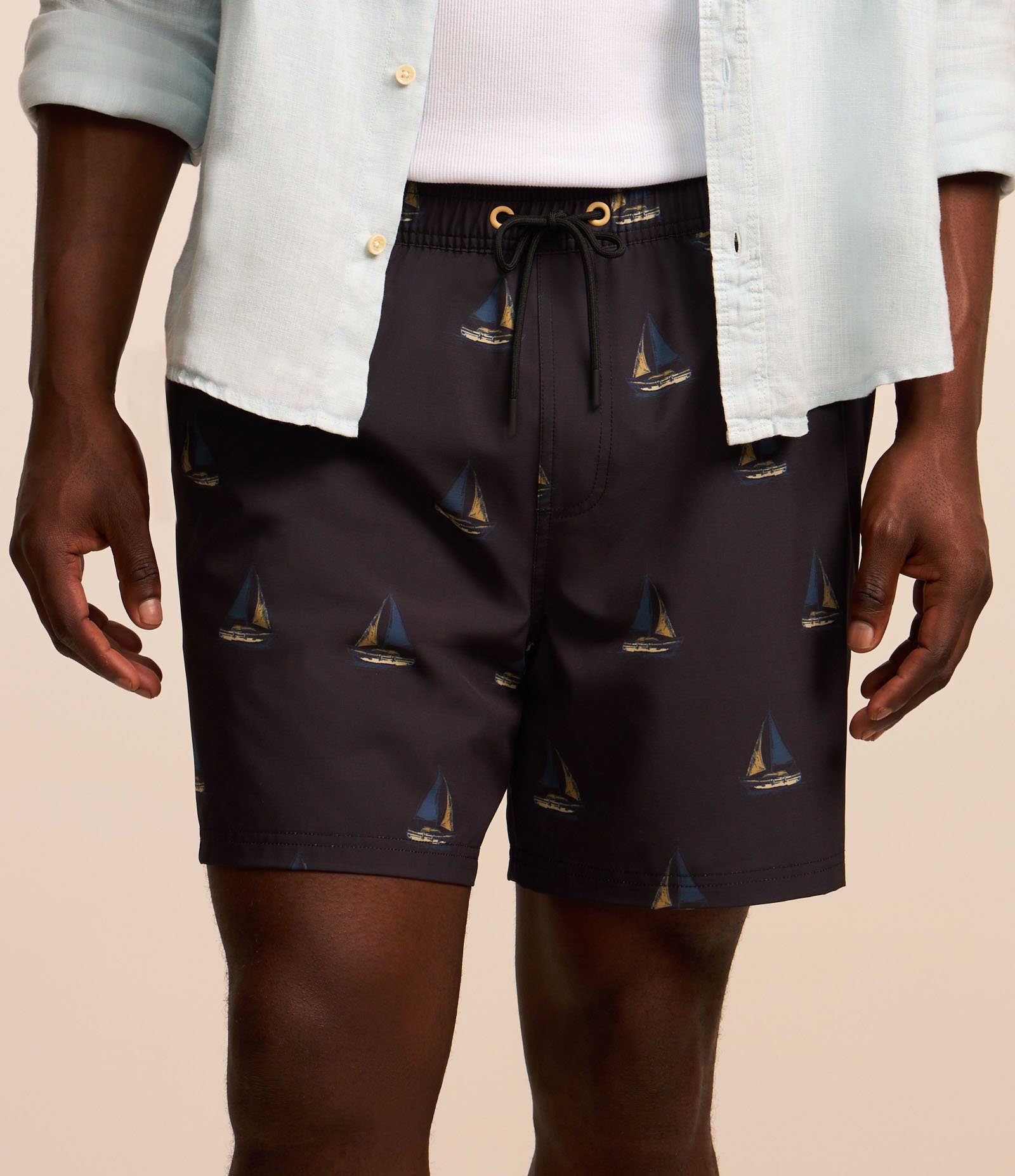 Bermuda em Microfibra com Estampa de Mini Barcos Preto 3
