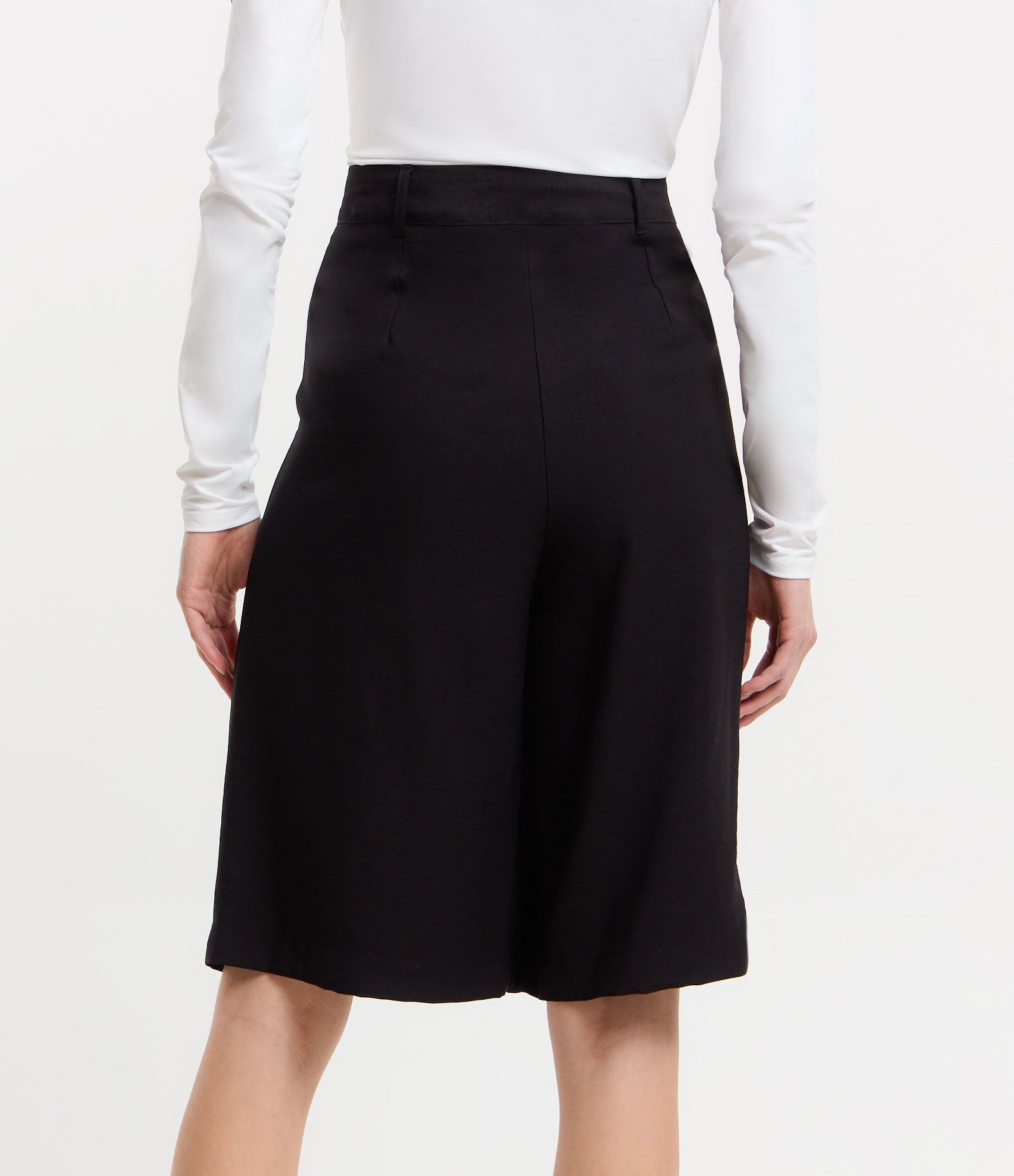 Bermuda Alfaiatada Alongada com Pregas Frontais 3