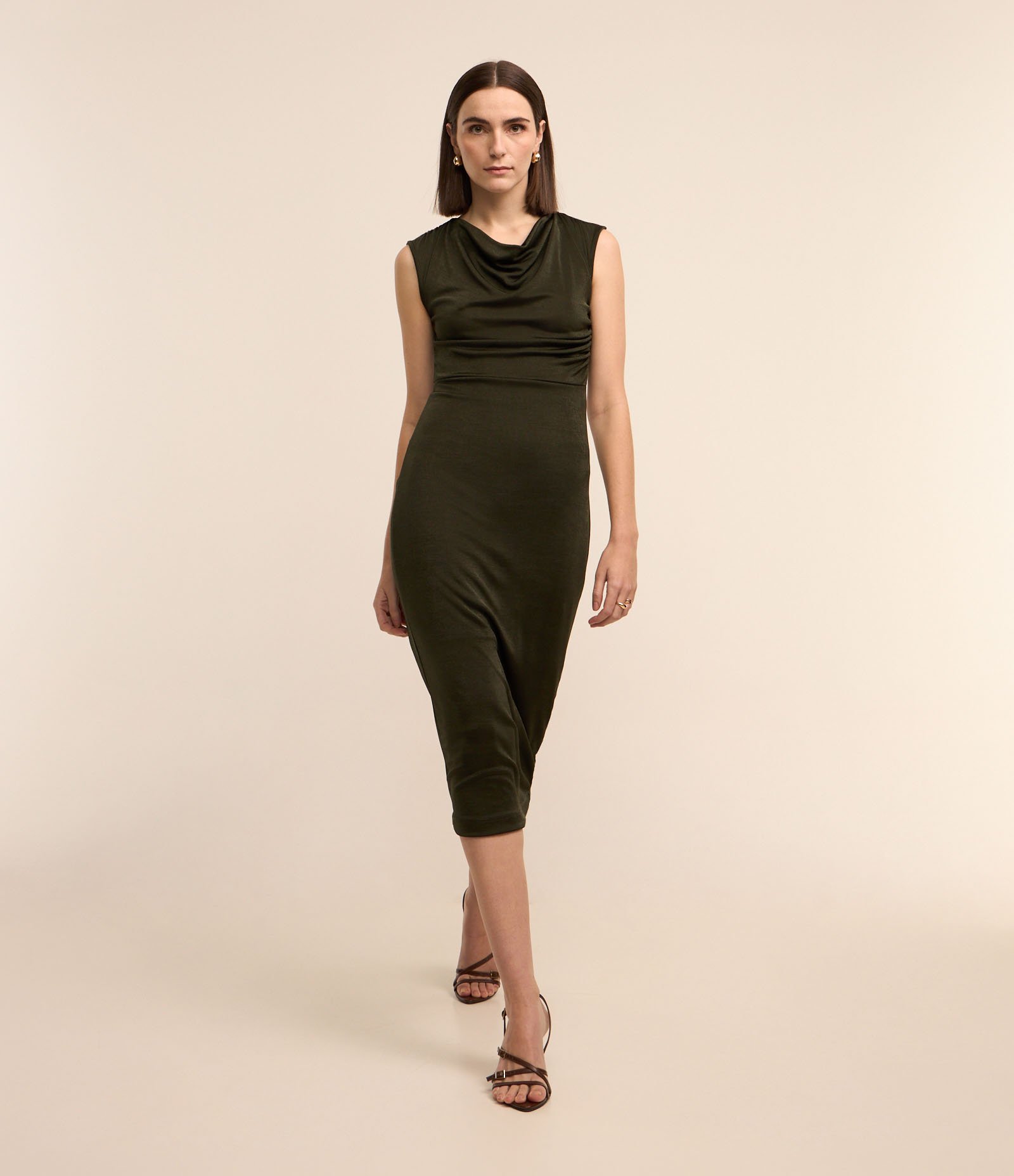 Vestido Midi com Decote Degagê e Pregas no Ombro Verde Escuro 2