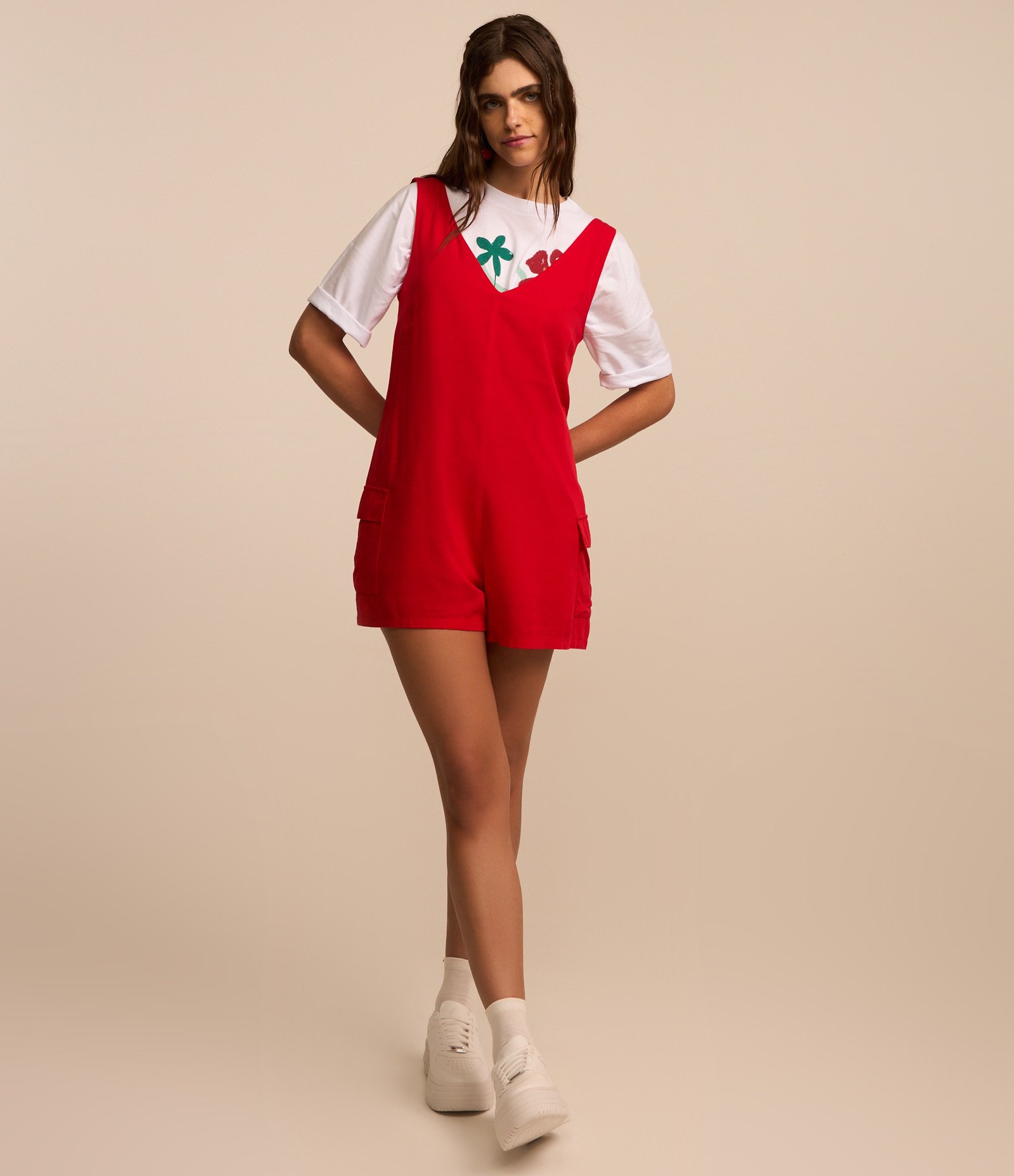 Macaquinho em Viscose com Bolsos Laterais Vermelho 2