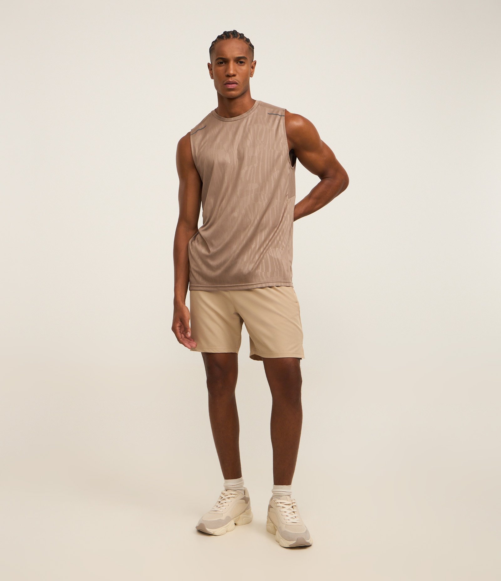 Bermuda Esportiva com Cordão Interno e Lettering Refletivo Bege Creme 1