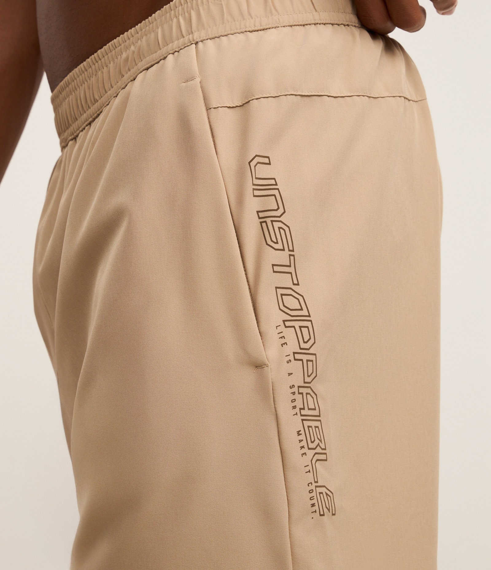 Bermuda Esportiva com Cordão Interno e Lettering Refletivo Bege Creme 3