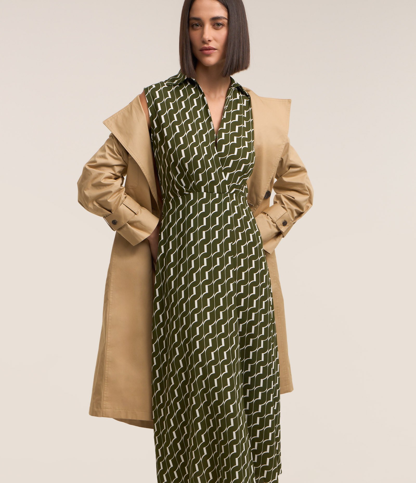 Vestido Midi em Crepe com Cintura Marcada e Estampa Geométrica Verde 3