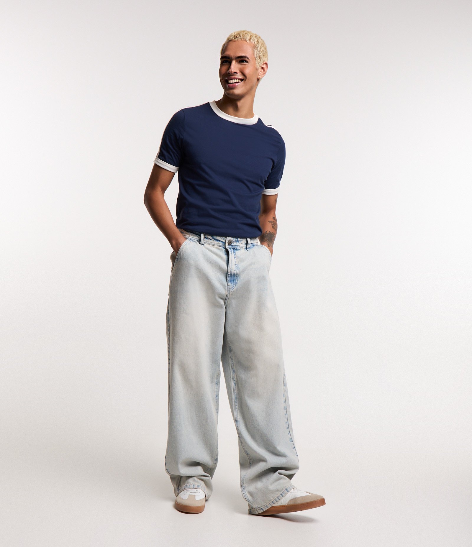 Camiseta Regular em Algodão com Listras nos Ombros 2