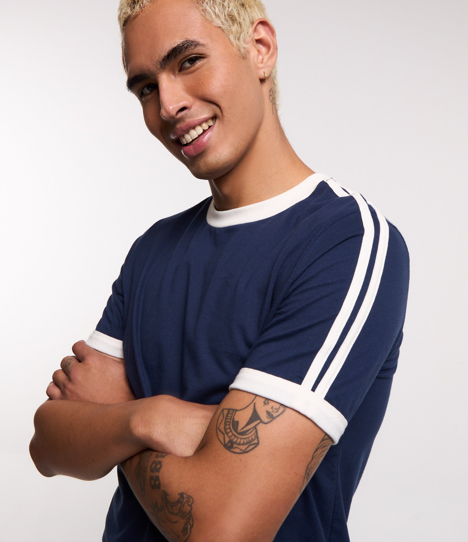 Camiseta Regular em Algodão com Listras nos Ombros 4