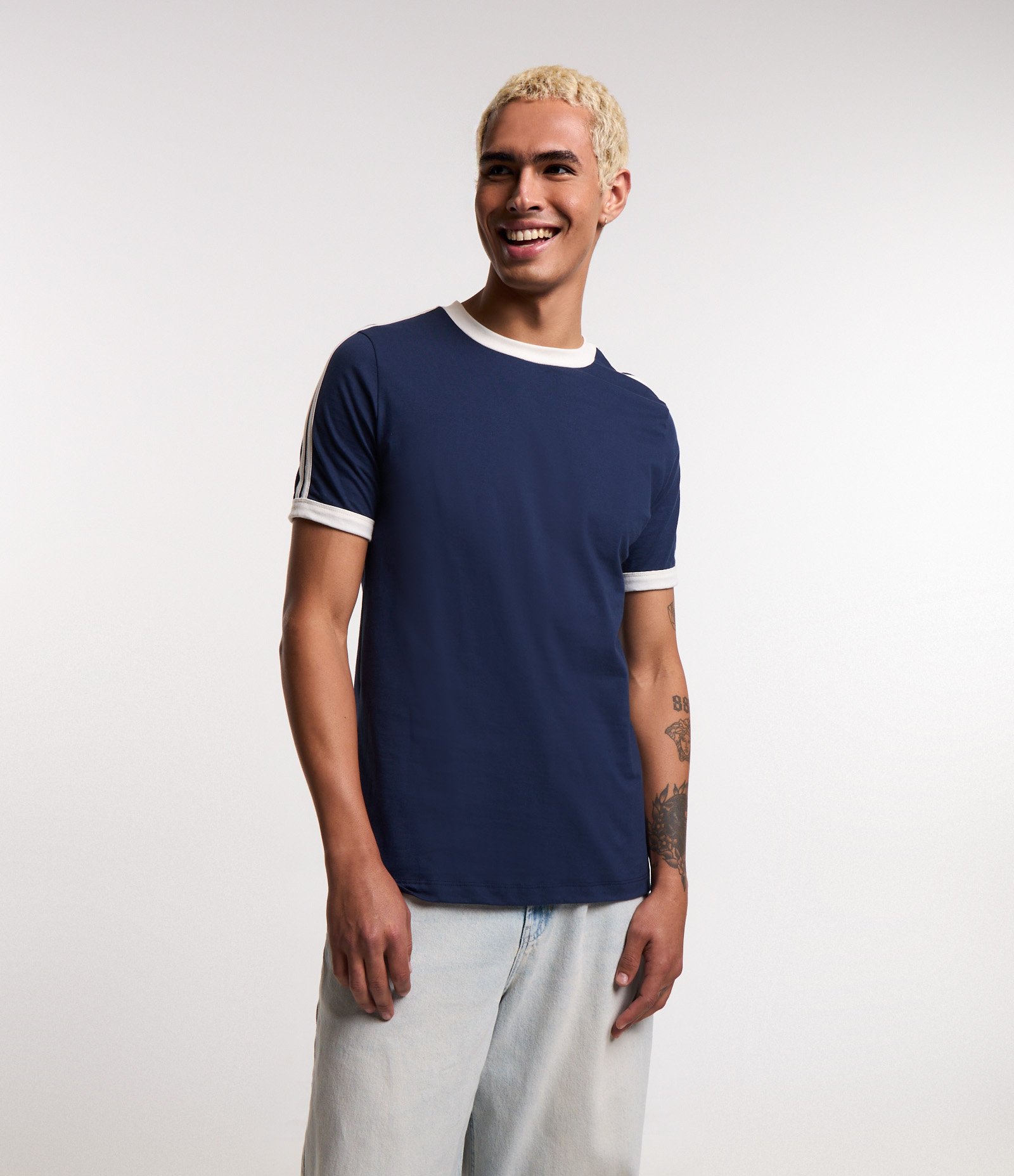 Camiseta Regular em Algodão com Listras nos Ombros 5