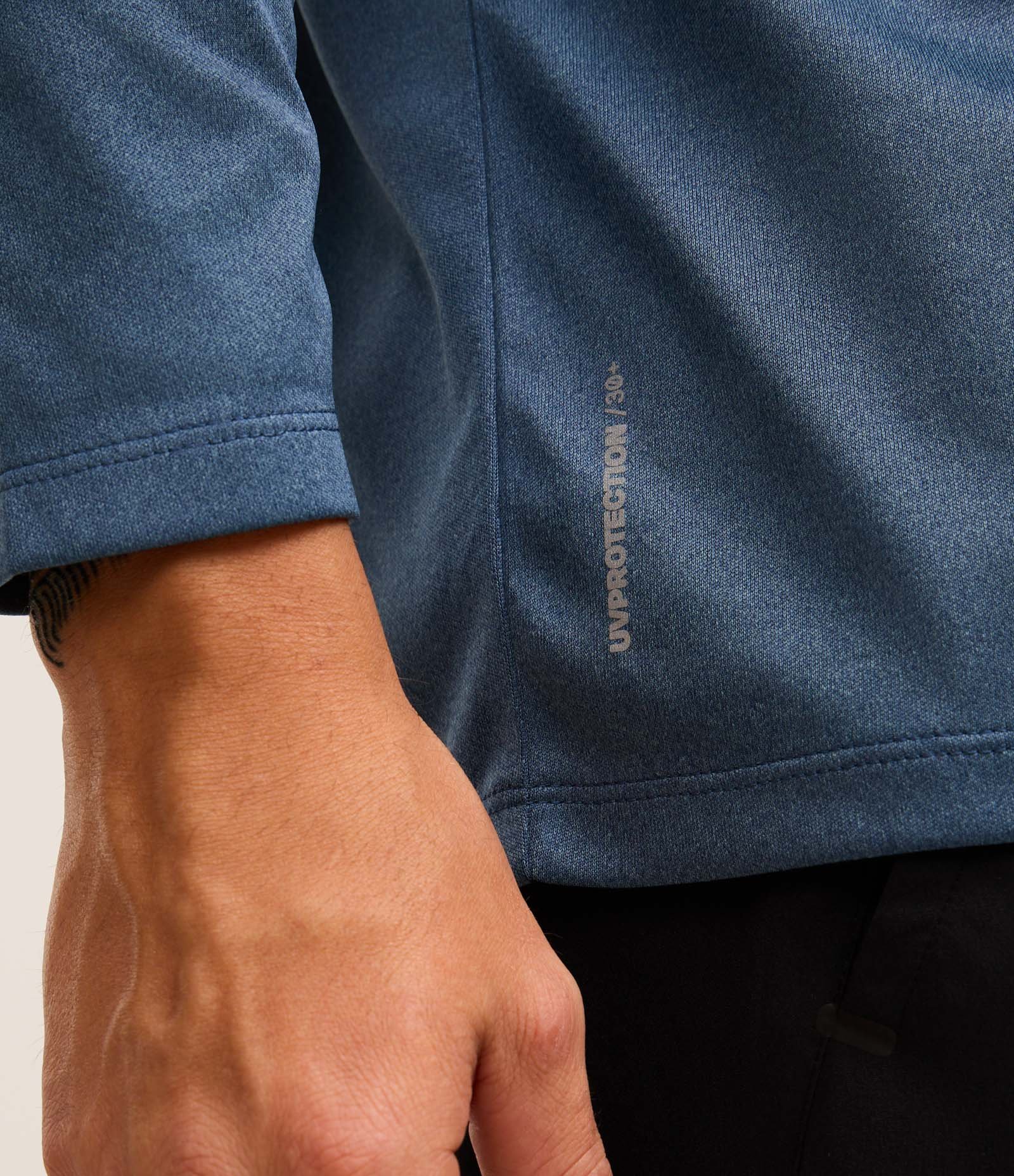 Camiseta Comfort Esportiva com Tecnologia Dry e Proteção UV Azul 4