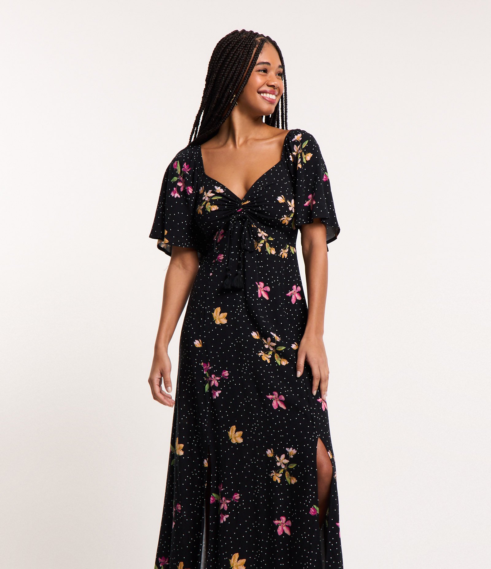 Vestido New Midi em Viscose com Tassel no Busto e Estampa Floral Preto 2