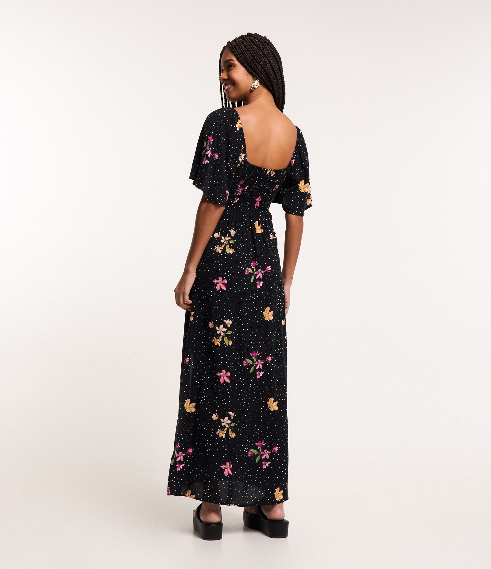 Vestido New Midi em Viscose com Tassel no Busto e Estampa Floral Preto 3
