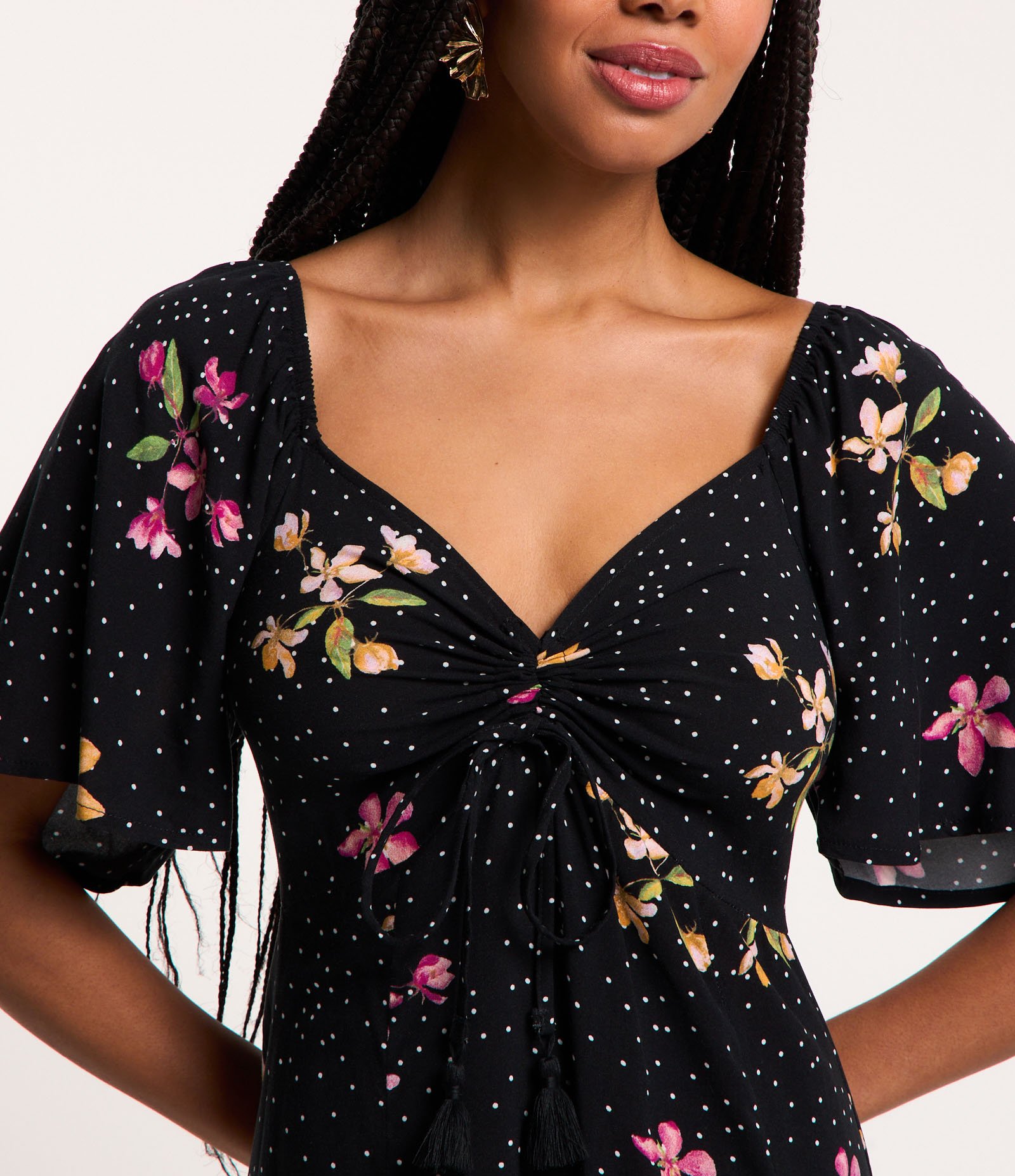 Vestido New Midi em Viscose com Tassel no Busto e Estampa Floral Preto 4