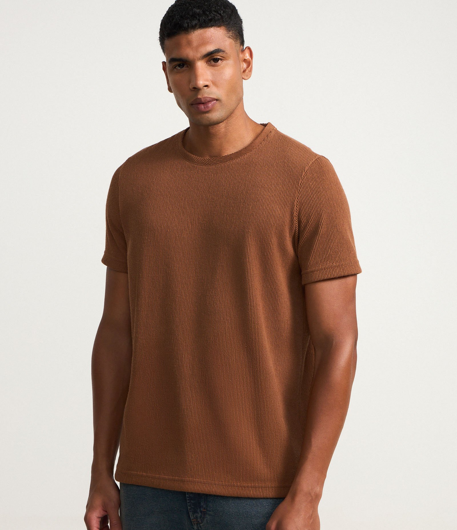 Camiseta Regular em Algodão Texturizado Marrom 1