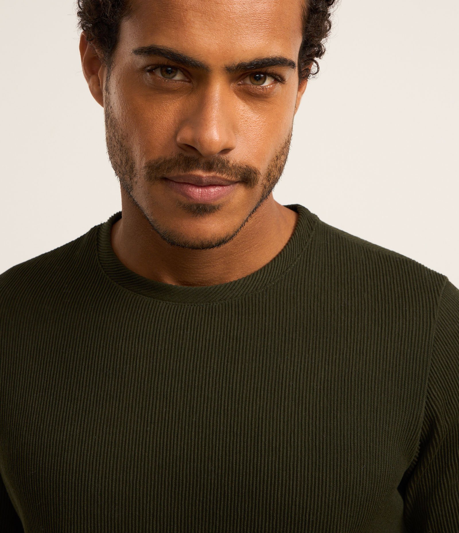 Camiseta Regular em Algodão Texturizado Verde Escuro 7