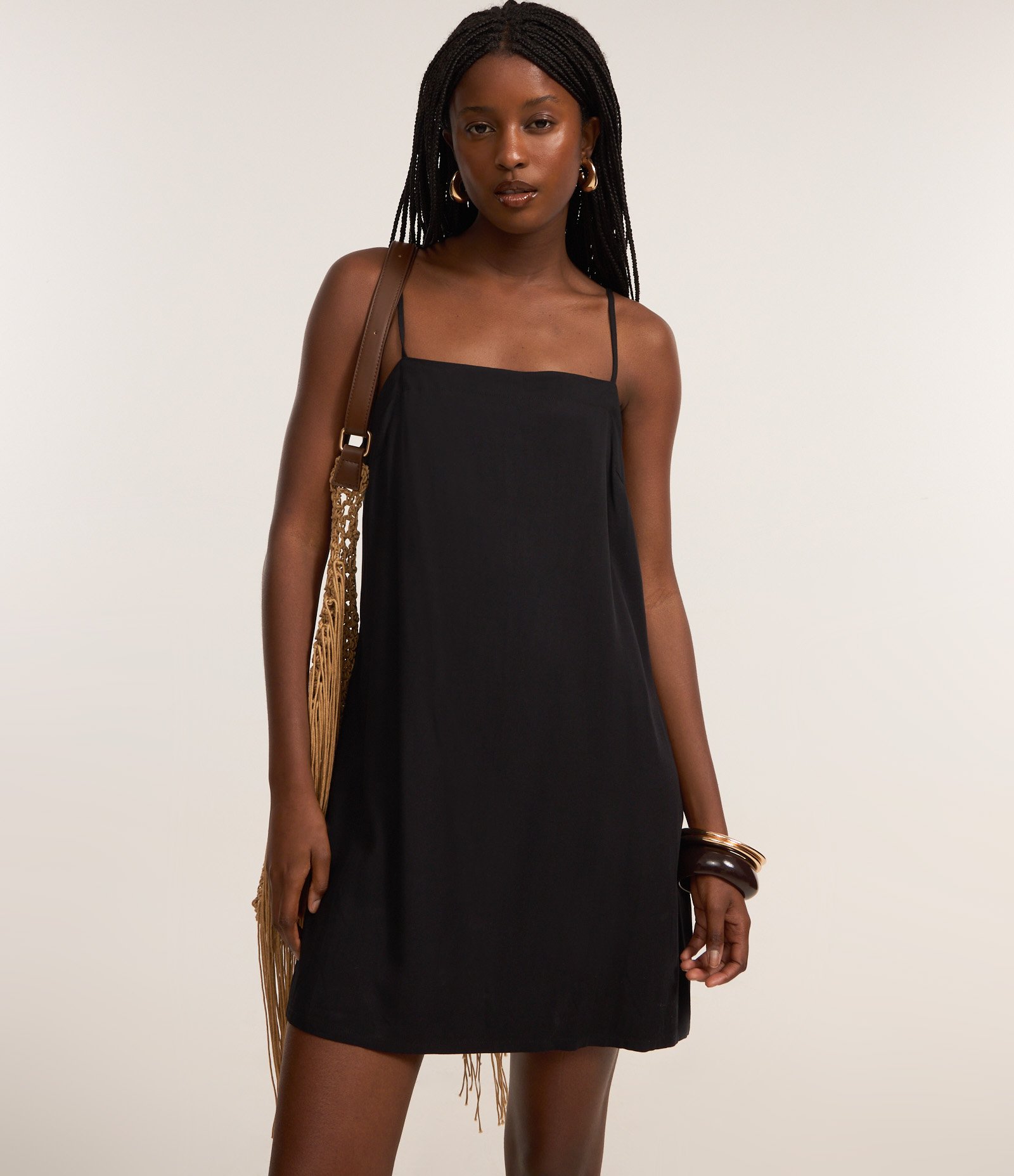 Vestido Curto em Viscose com Amarração nas Alças Preto 1