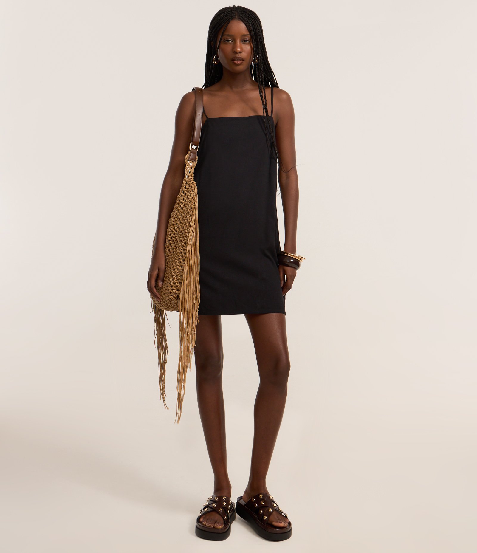 Vestido Curto em Viscose com Amarração nas Alças Preto 2