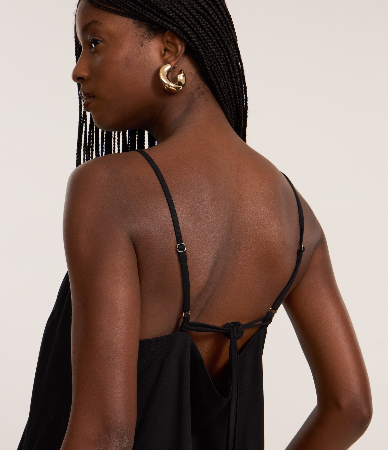 Vestido Curto em Viscose com Amarração nas Alças Preto 4