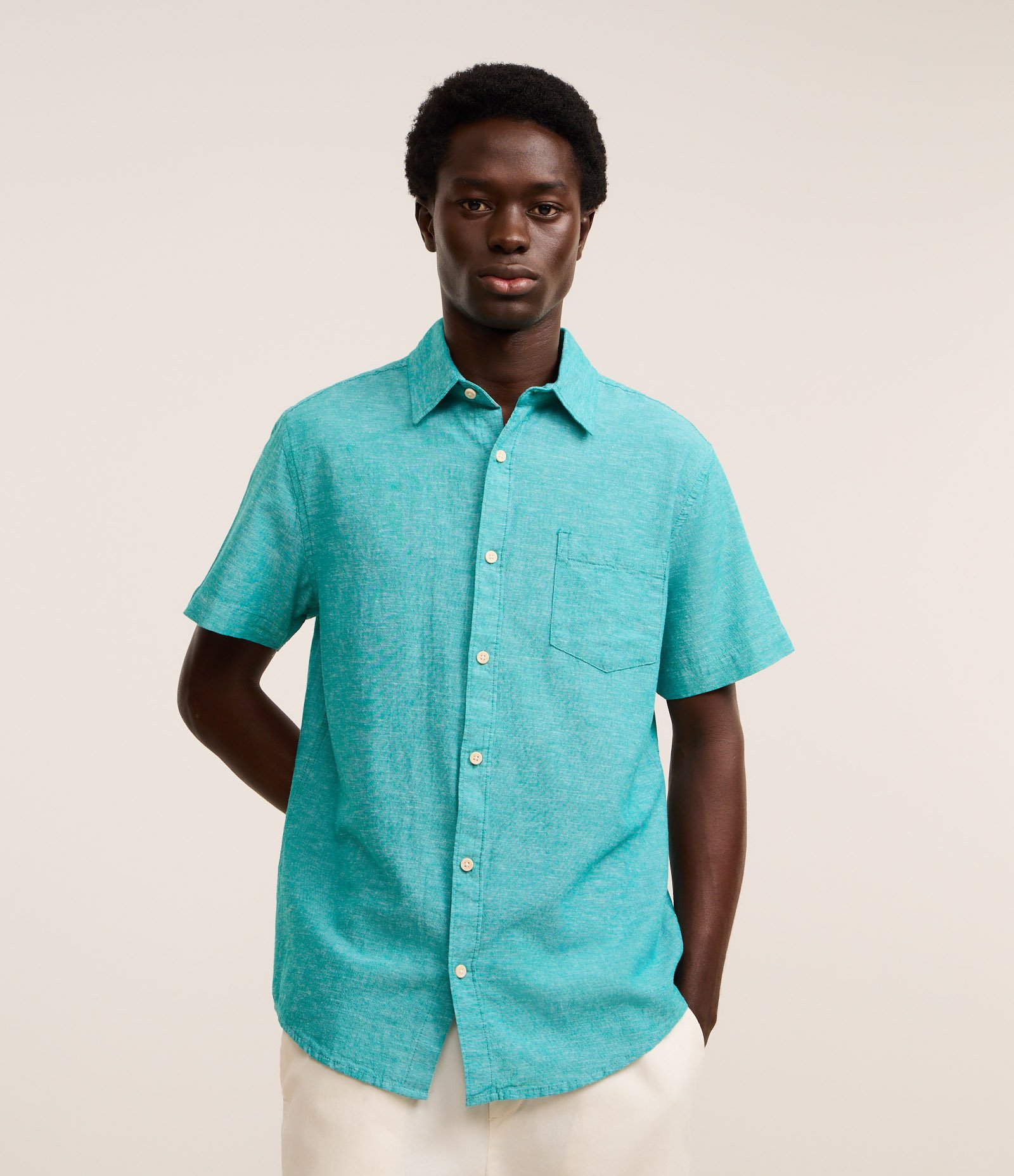 Camisa Regular Texturizada com Linho e Bolso Verde 1