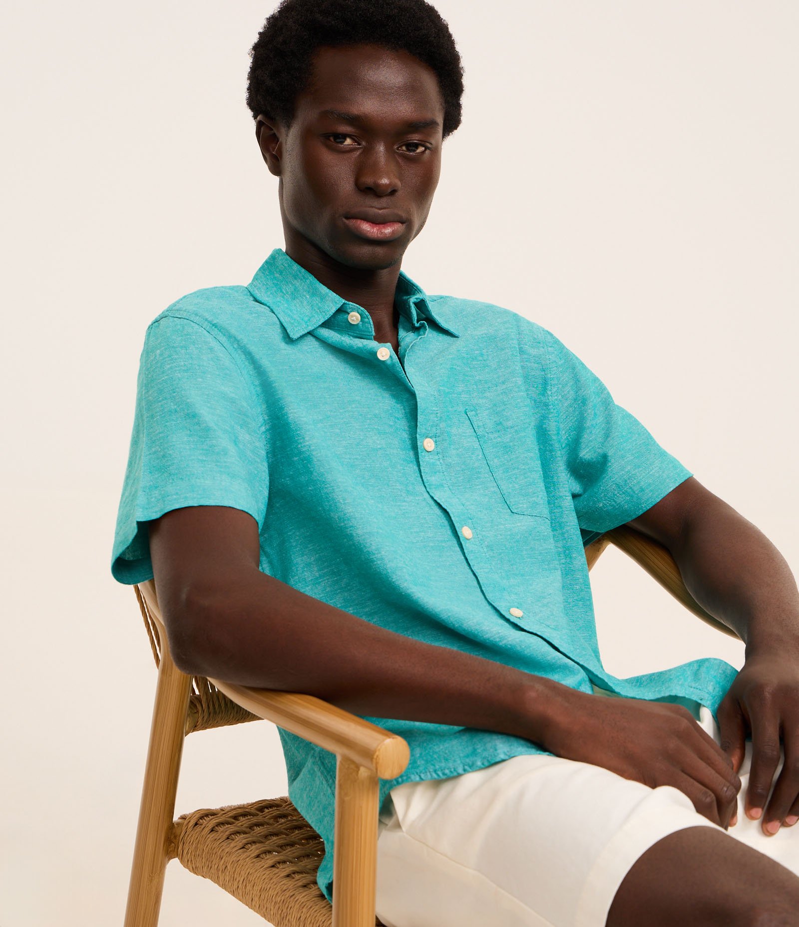 Camisa Regular Texturizada com Linho e Bolso Verde 3