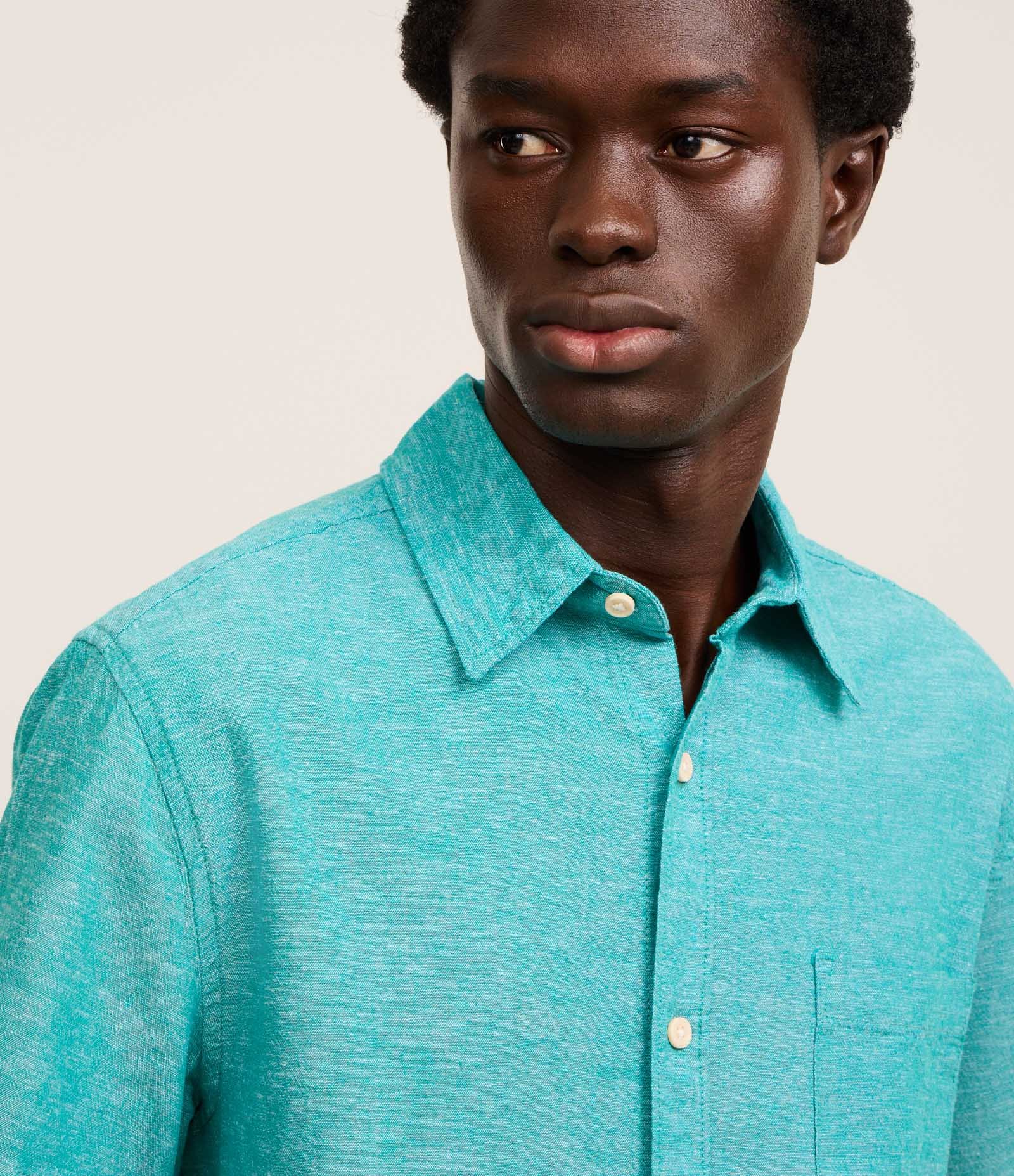 Camisa Regular Texturizada com Linho e Bolso Verde 5