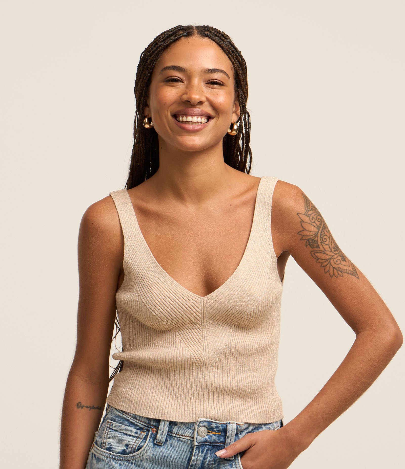 Blusa Sem Manga em Tricô Canelado com Fio Metalizado Bege 1