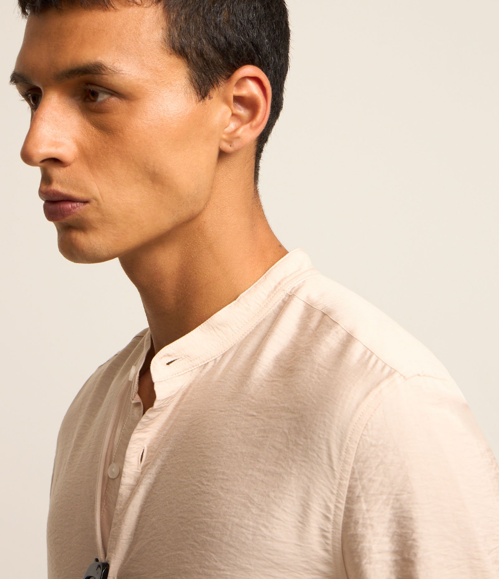 Camisa Slim em Airflow com Gola Padre e Textura Bege 4