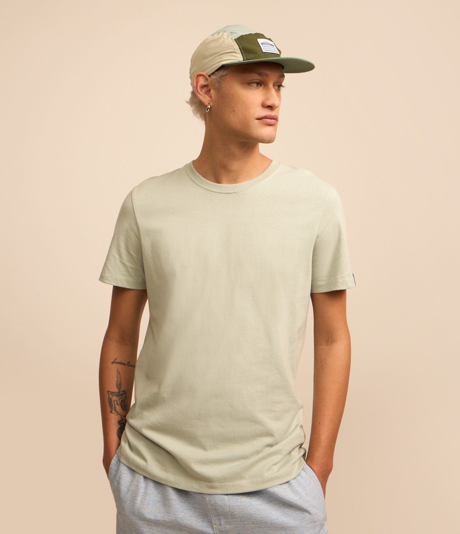 Camiseta Comfort Básica em Malhão com Etiqueta na Manga Verde Claro 1