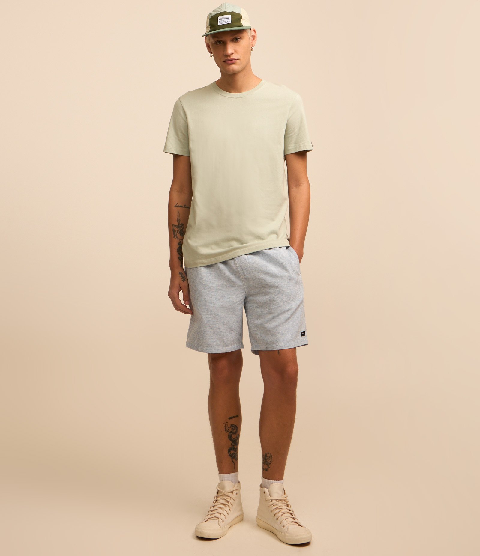 Camiseta Comfort Básica em Malhão com Etiqueta na Manga Verde Claro 2