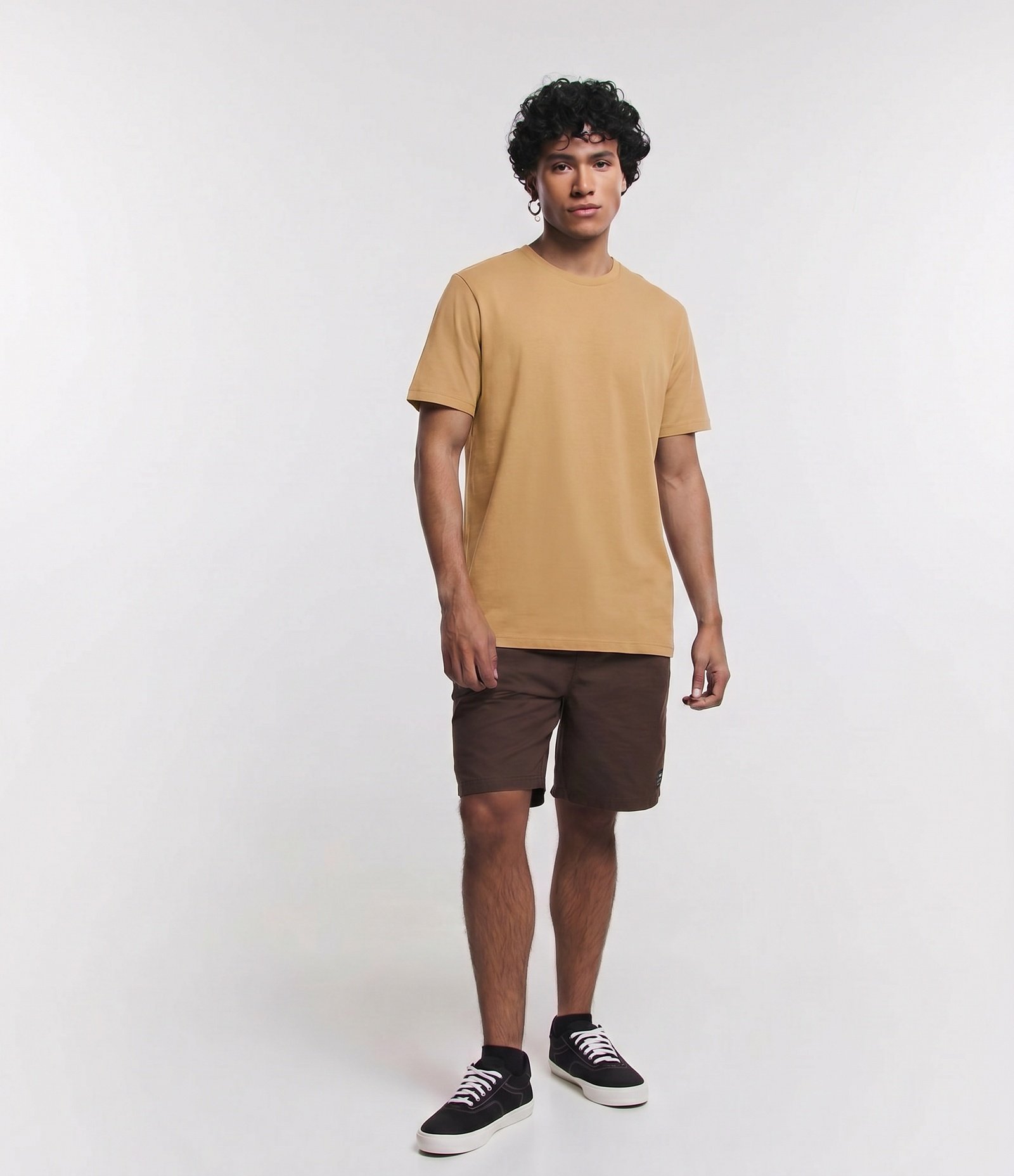 Camiseta Comfort Básica em Malhão com Etiqueta na Manga Amarelo 1
