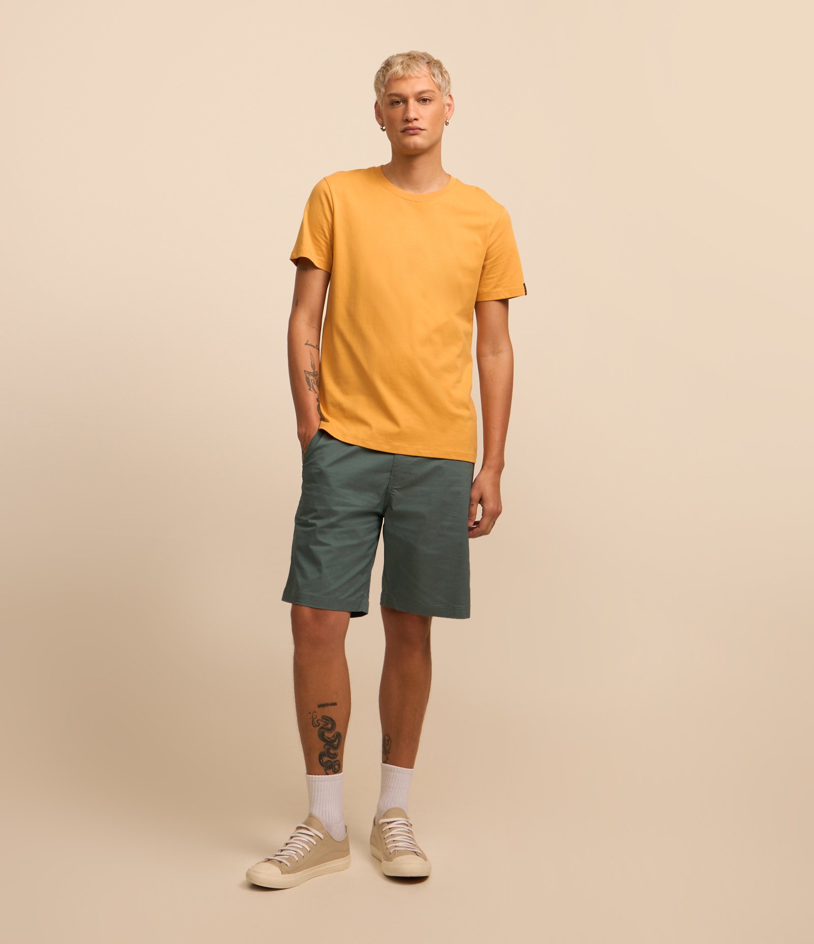 Camiseta Comfort Básica em Malhão com Etiqueta na Manga 2