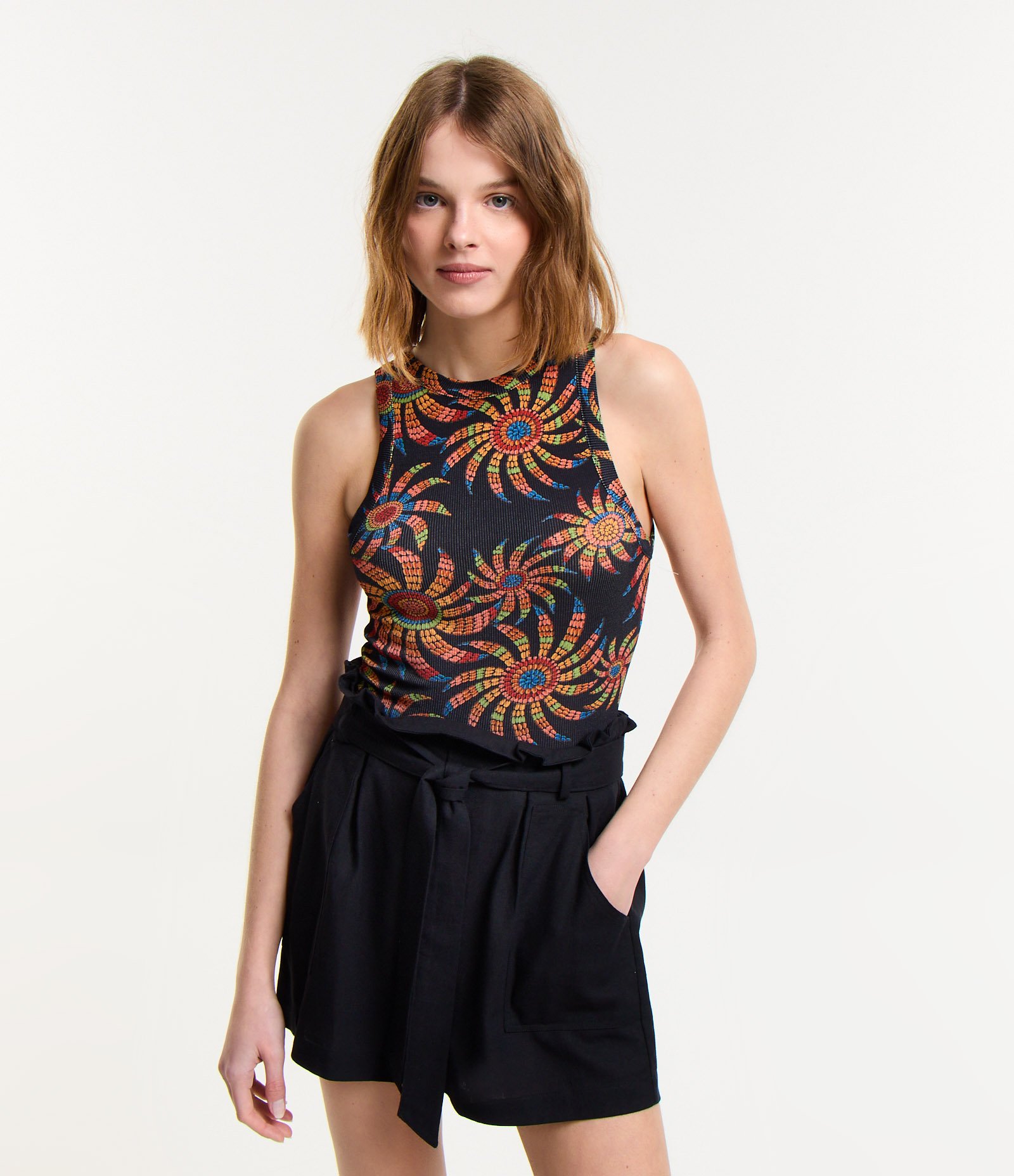 Blusa sem Manga em Ribana com Estampa Tropical Preto 1