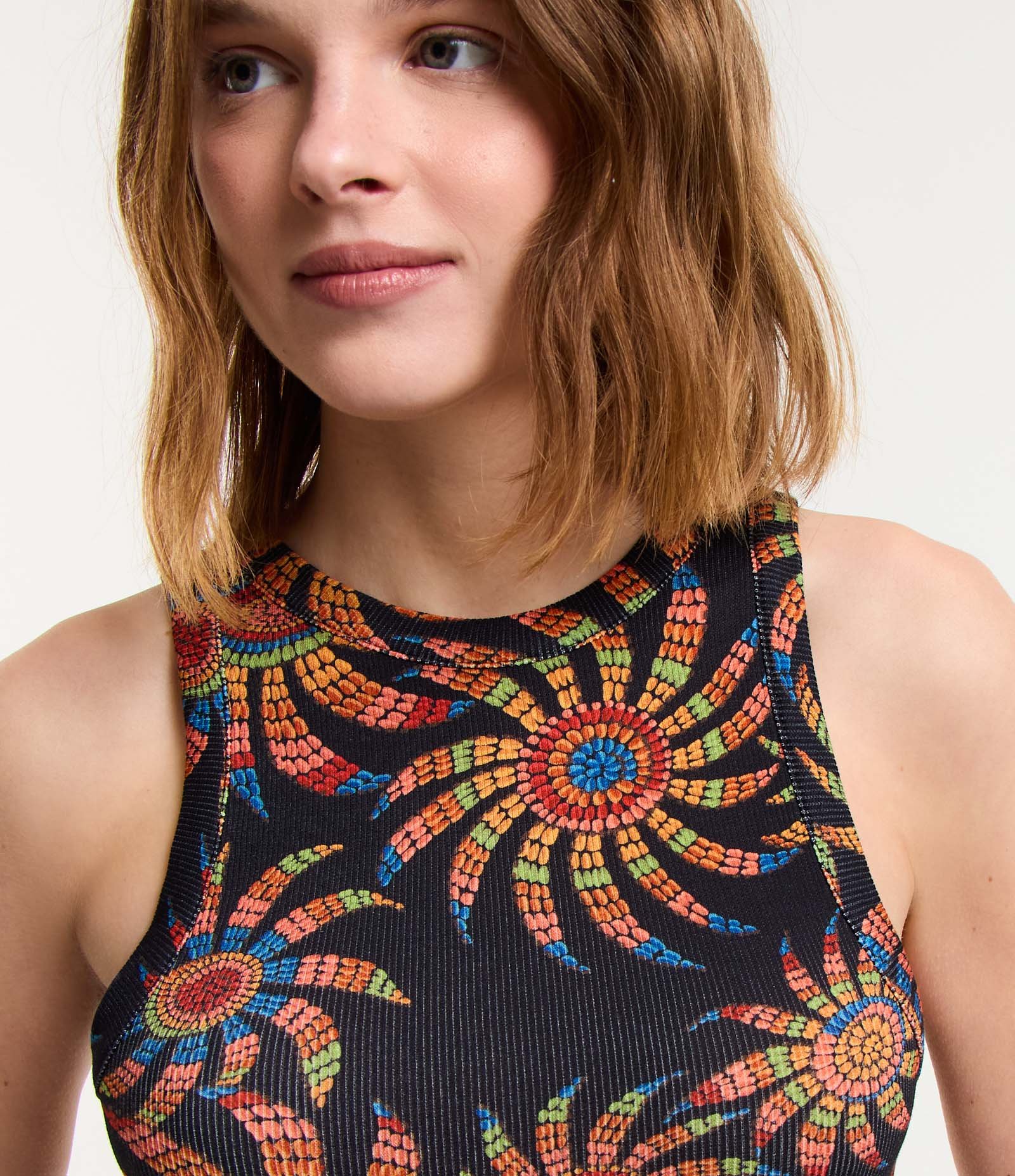 Blusa sem Manga em Ribana com Estampa Tropical Preto 4