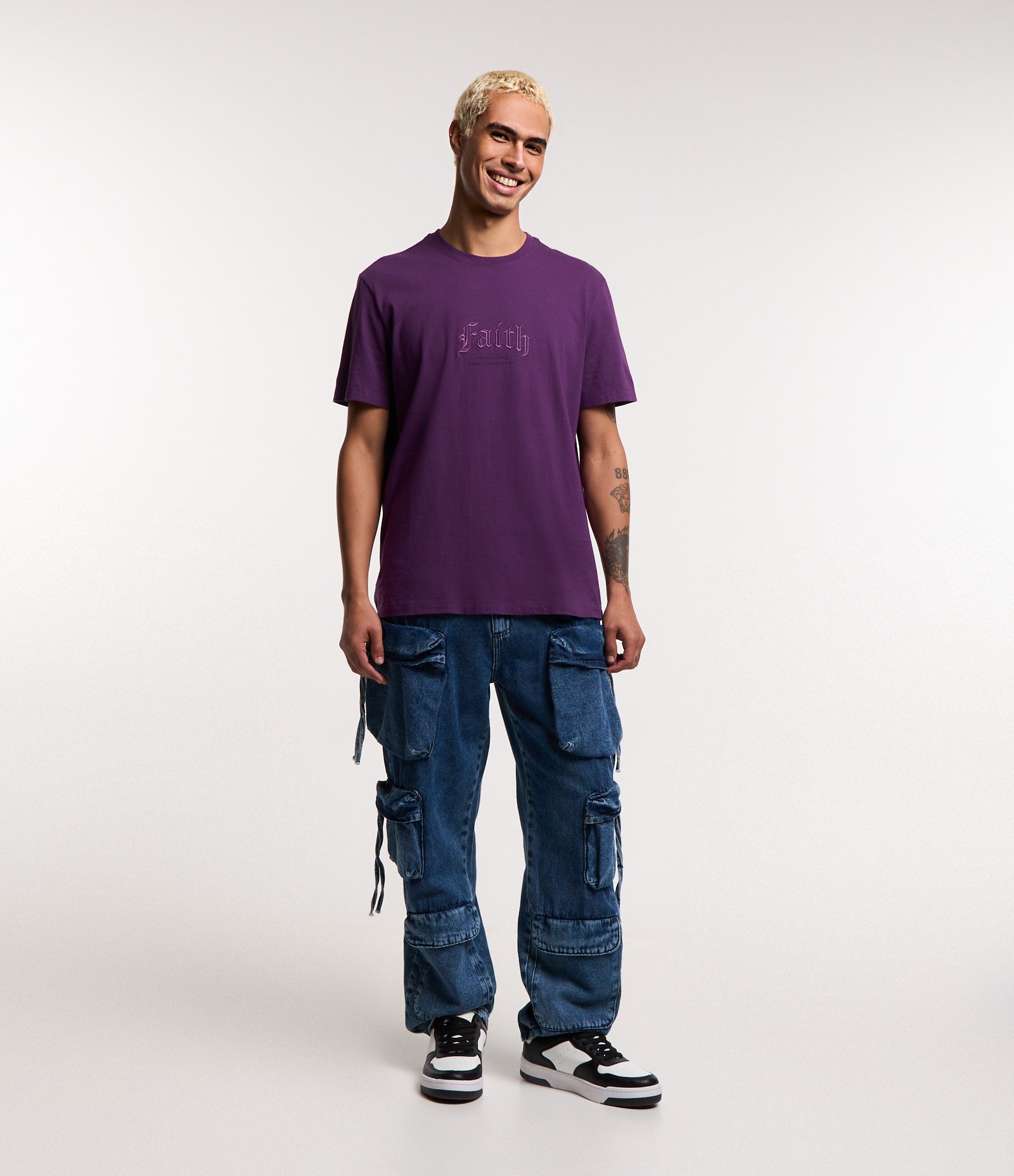 Camiseta Comfort em Algodão com Bordado Faith Roxo 2