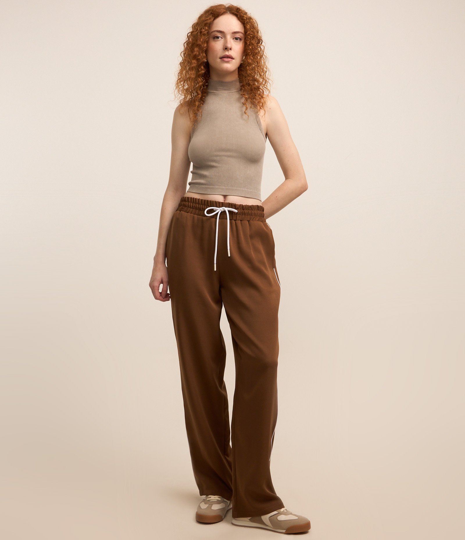 Blusa Cropped sem Manga em Poliamida Seamless e Golinha Alta Bege 2