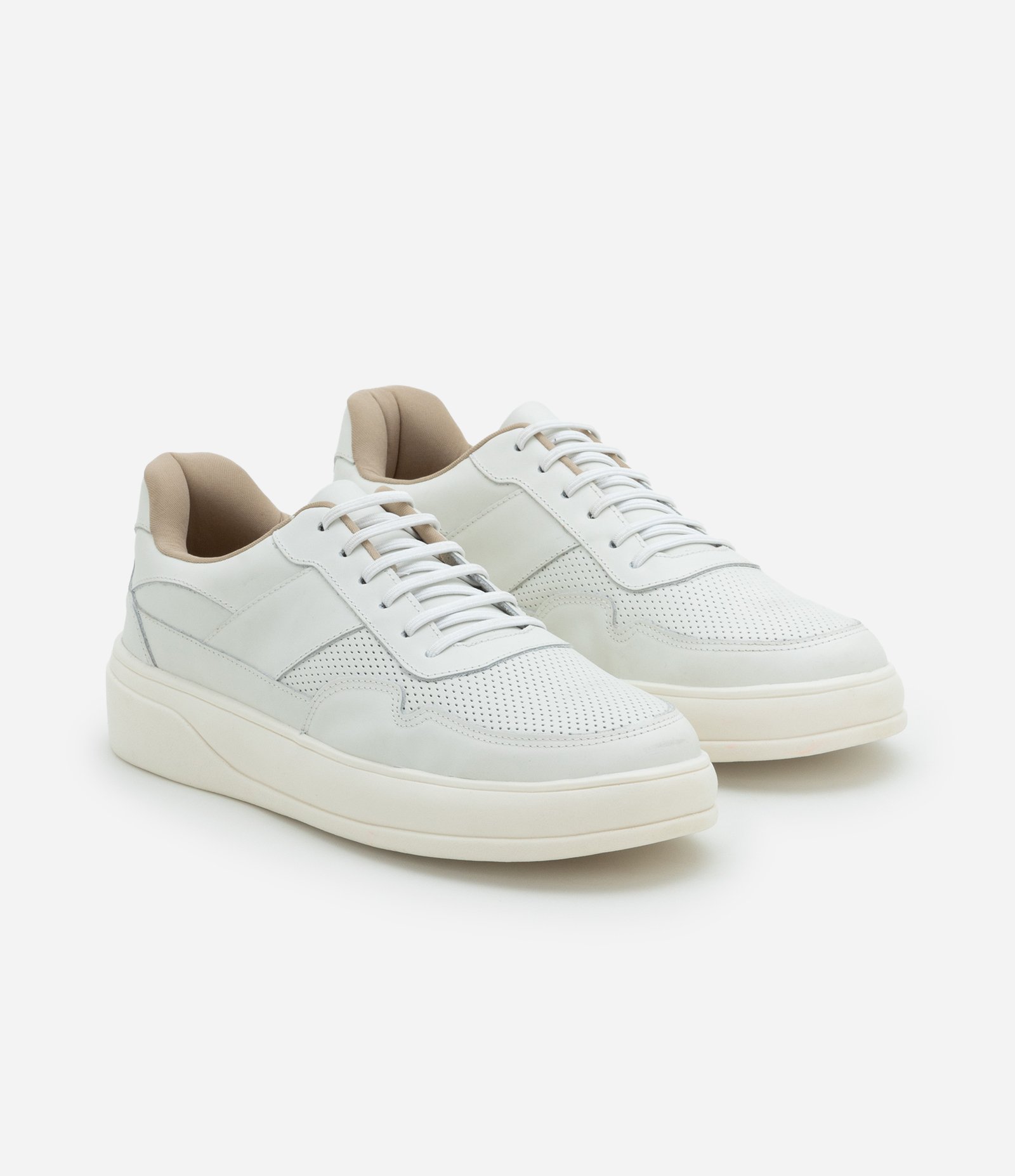 Tênis Casual em Couro com Calce Fácil e Cadarços Elásticos 2