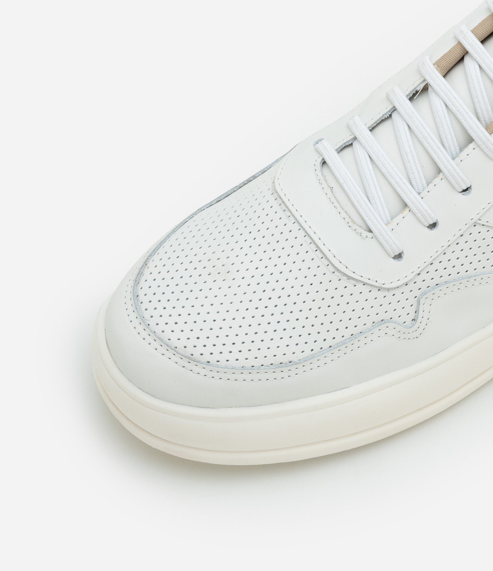 Tênis Casual em Couro com Calce Fácil e Cadarços Elásticos 4