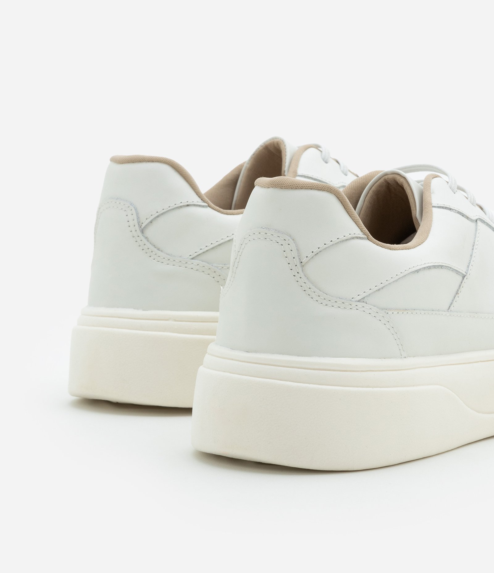 Tênis Casual em Couro com Calce Fácil e Cadarços Elásticos 5